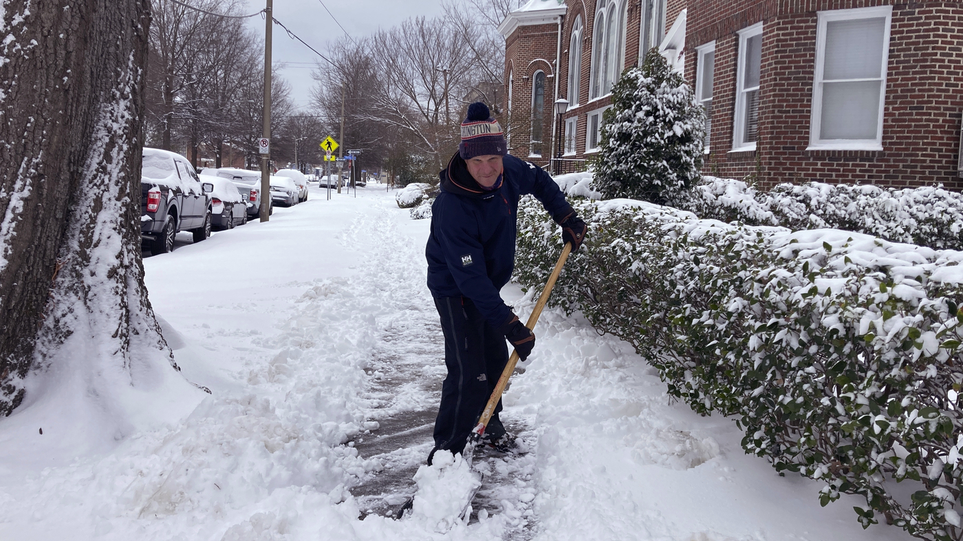 Coastal Virginia and the Carolinas get snow and ice NPR