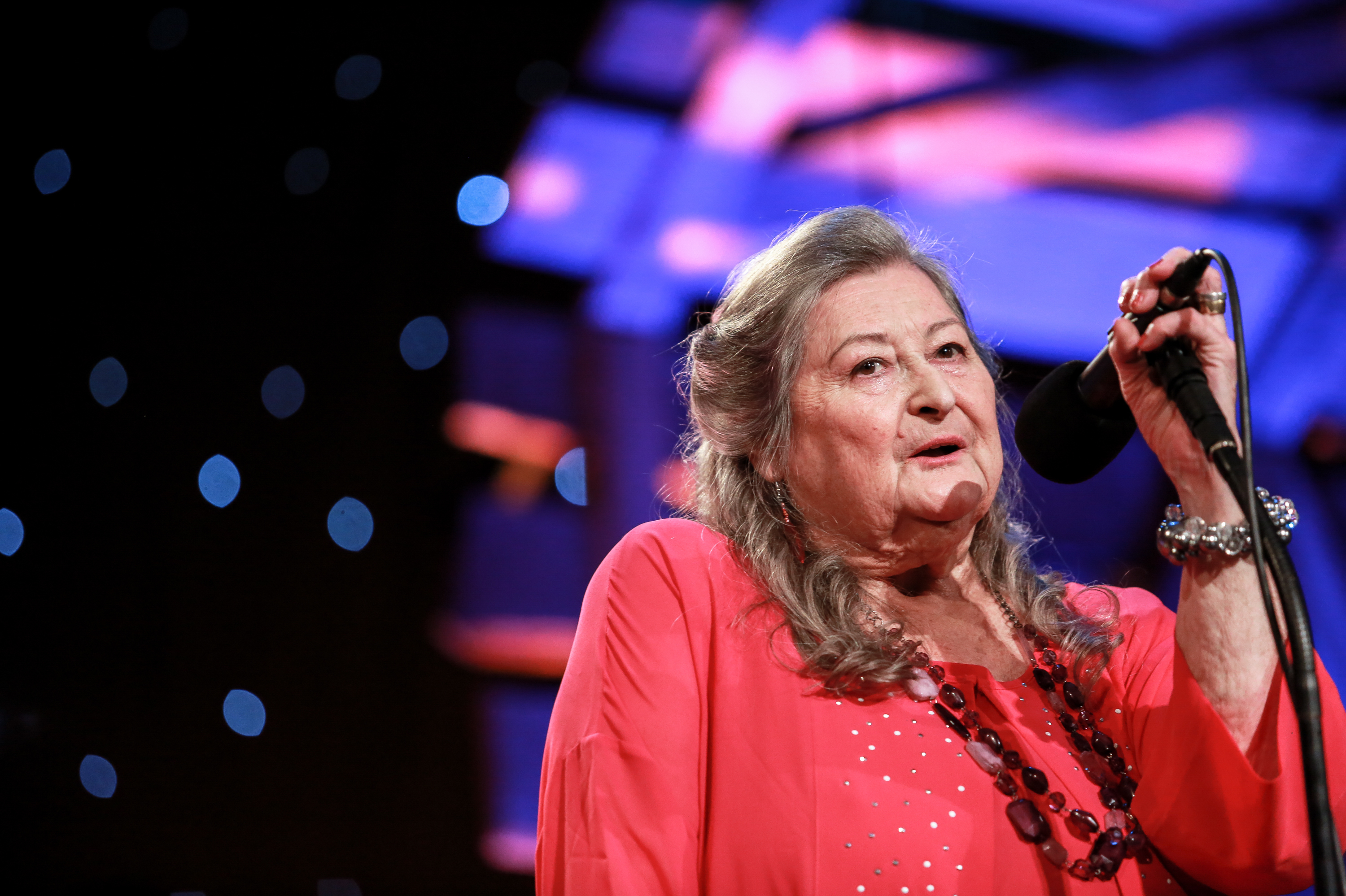 Norma Waterson of English folk royalty has died at 82 - Vimarsana News