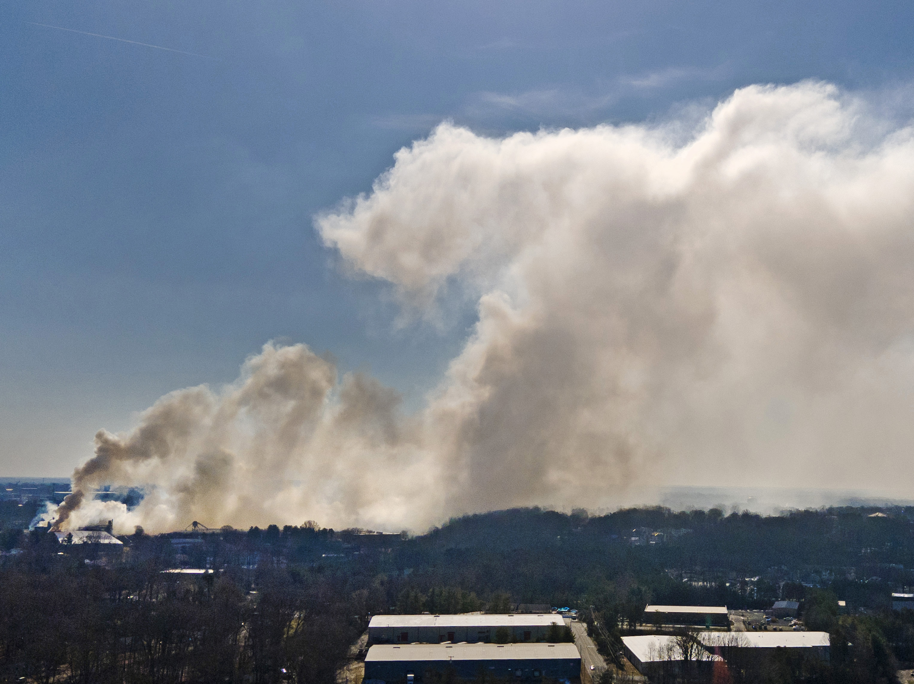 Explosion fears remain as North Carolina fertilizer plant burns for a third day - Vimarsana News