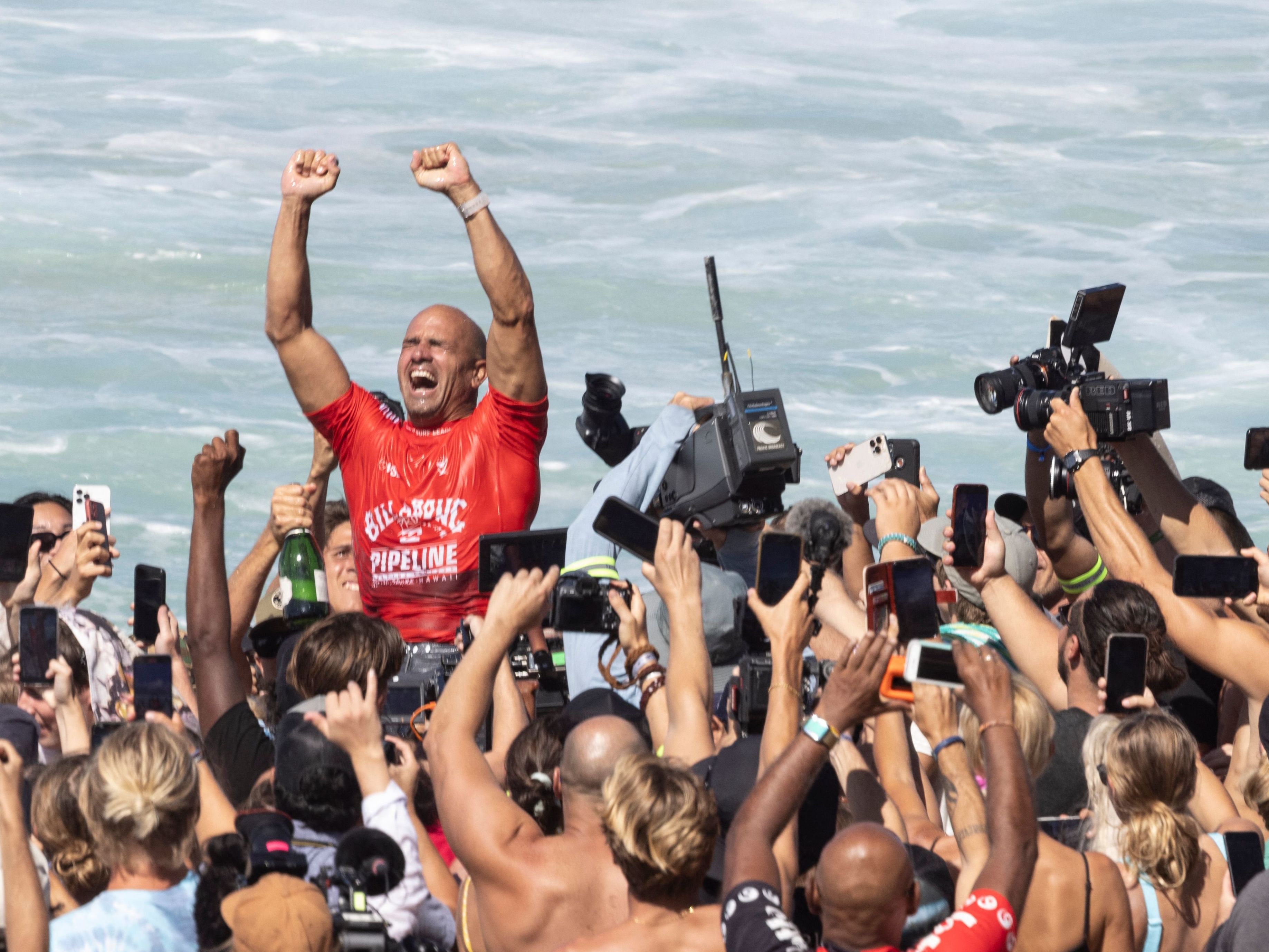 Too rad to retire? Surfing GOAT Kelly Slater is looking at the bigger picture - Vimarsana News