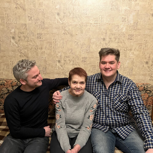 در یک پیچ سرنوشت، خانواده ای درگیر درگیری روسیه و اوکراین است