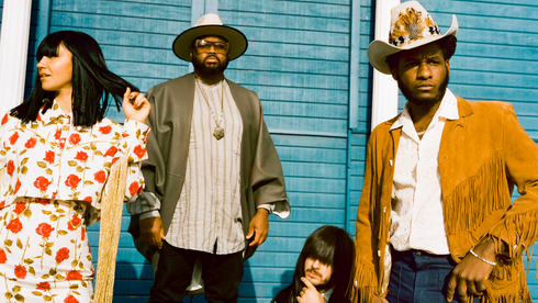 After 'Texas Sun,' Leon Bridges and Khruangbin seek solace on 'Texas Moon' - Vimarsana News