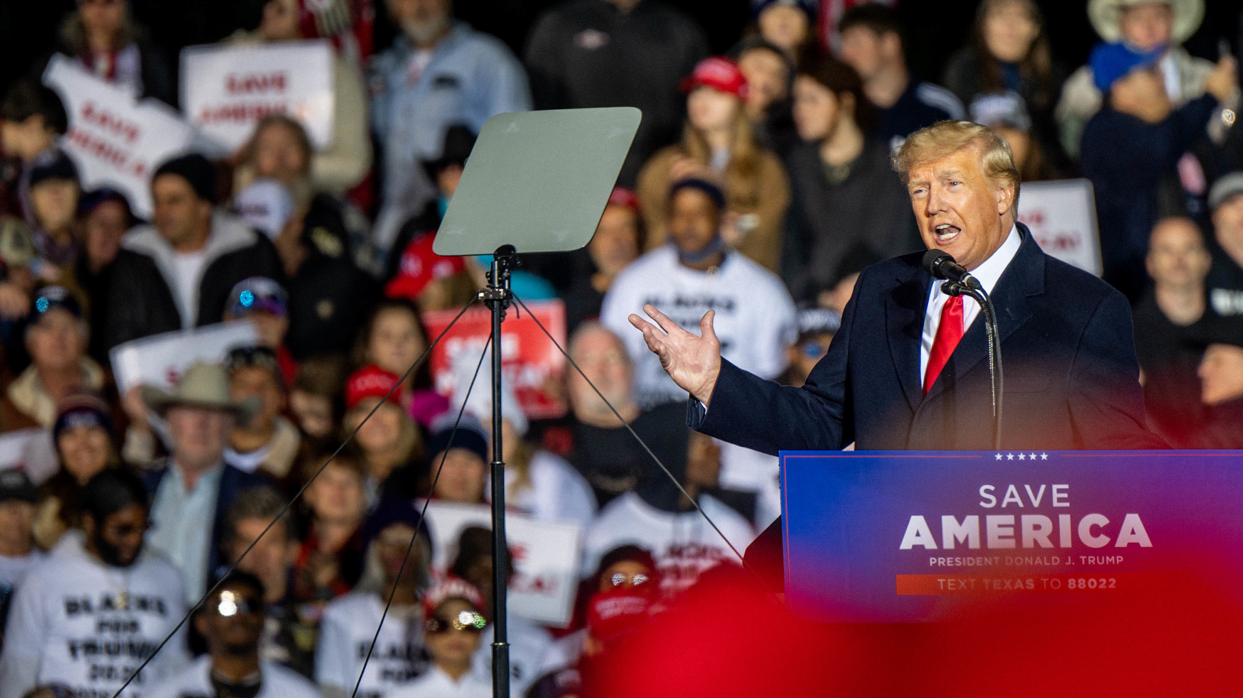Former President Donald Trump expressed his thoughts on the Russian presence in eastern Ukraine: Vladimir Putin is a genius and Joe Biden was not really elected. (Getty Images)