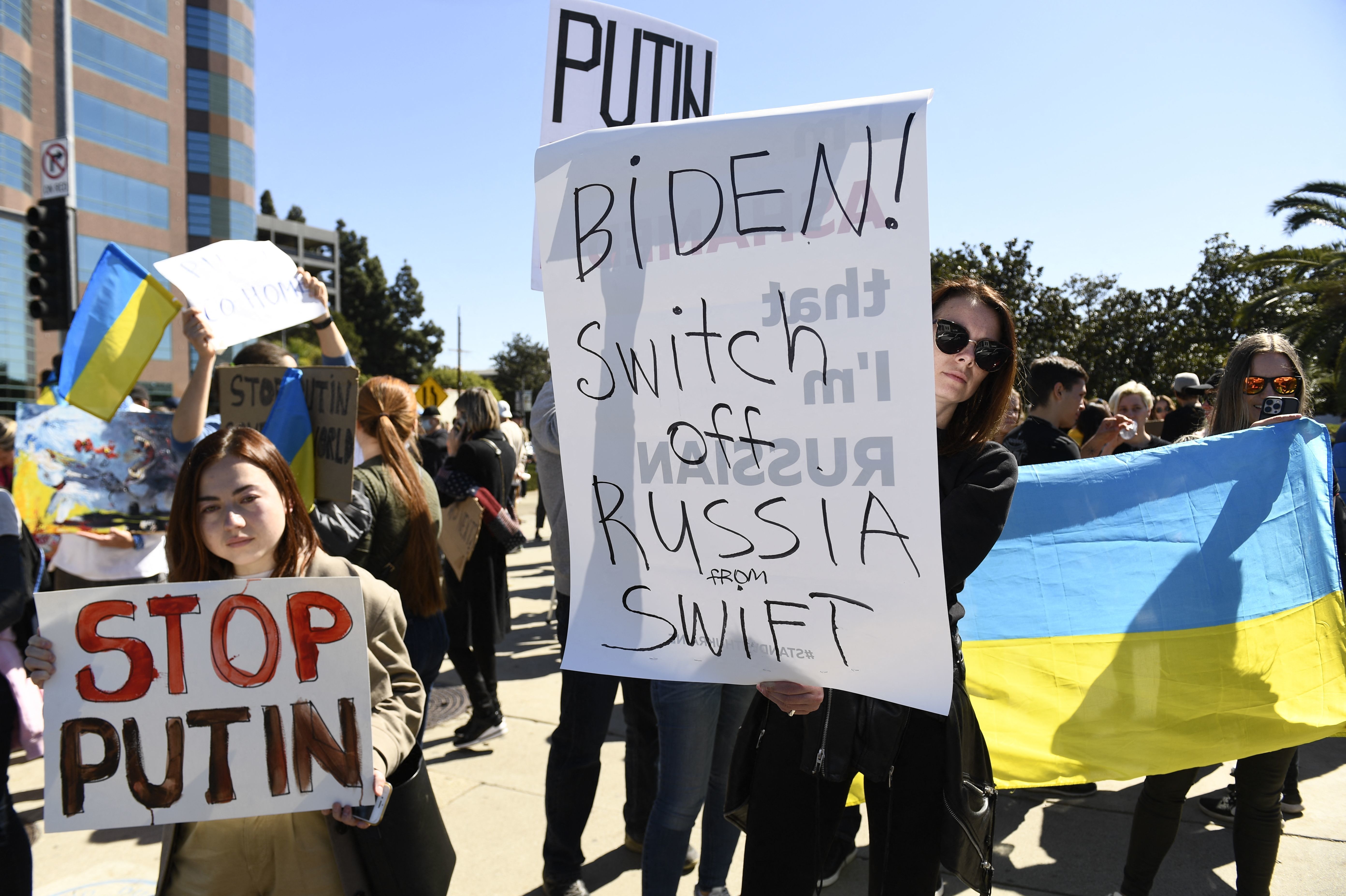 Demonstrators in Los Angeles rally in support of Ukraine on Feb. 24. (AFP via Getty Images)