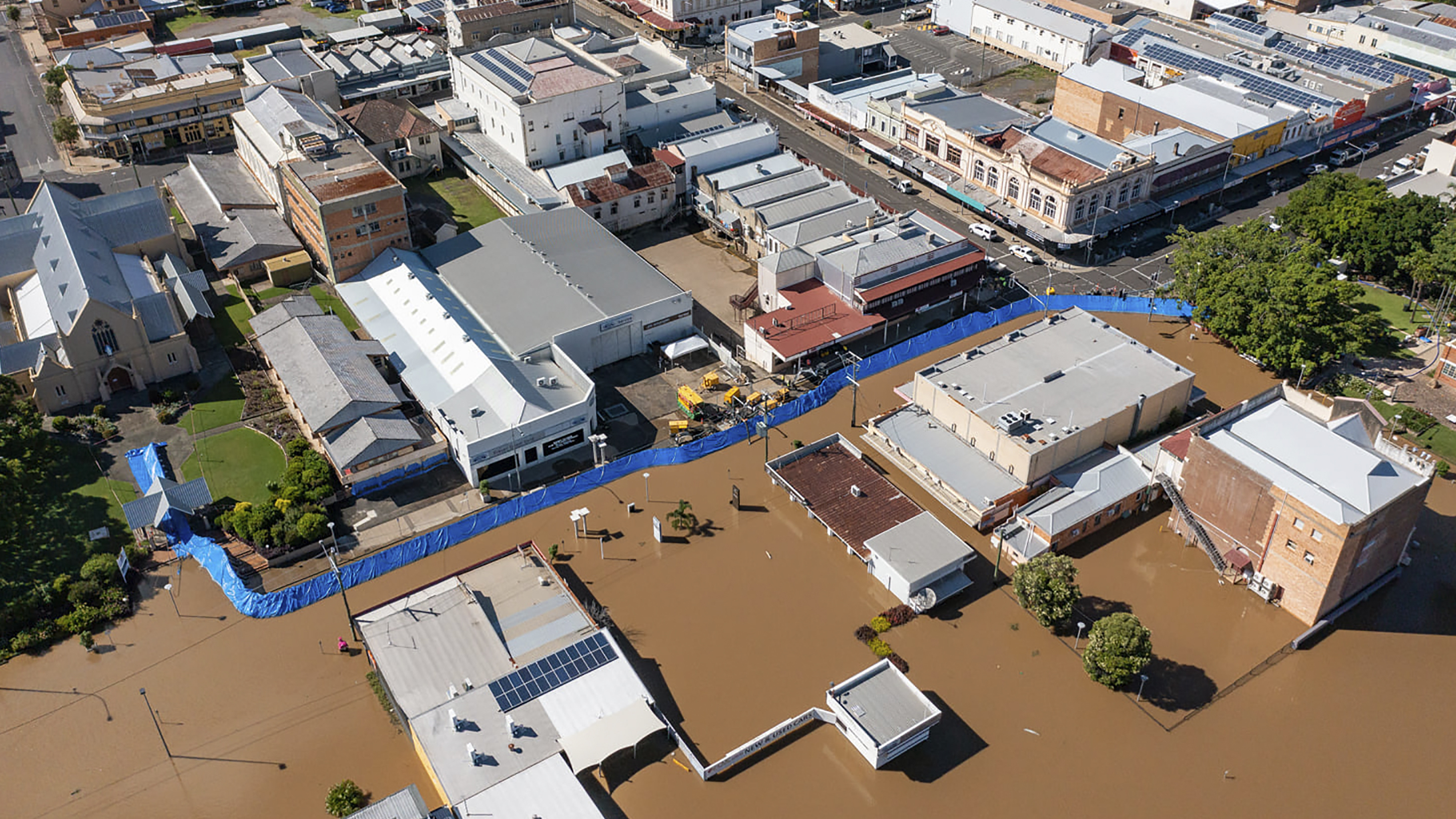 Thousands evacuate worst Australian floods in decades - Vimarsana News