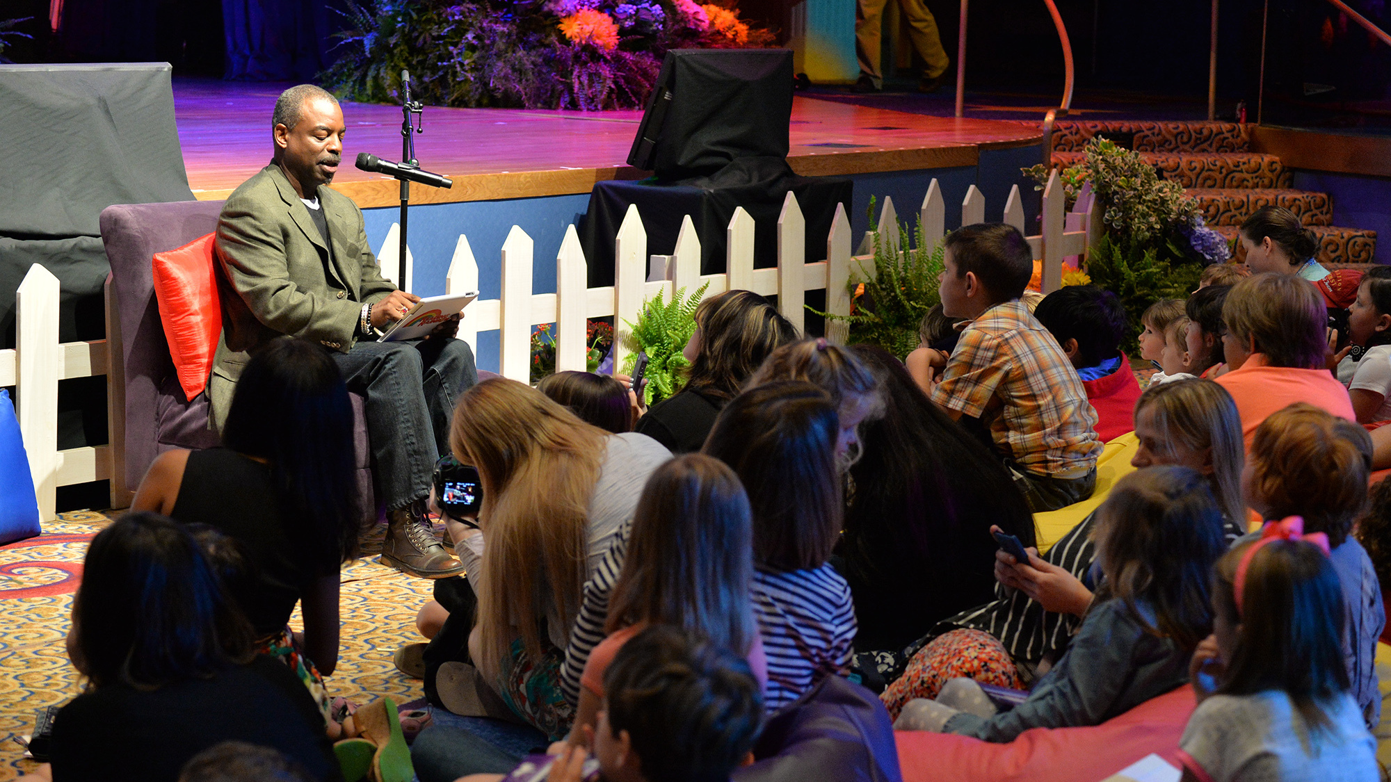 'Reading Rainbow Live' premieres Sunday on the streaming platform Looped : NPR - Vimarsana News