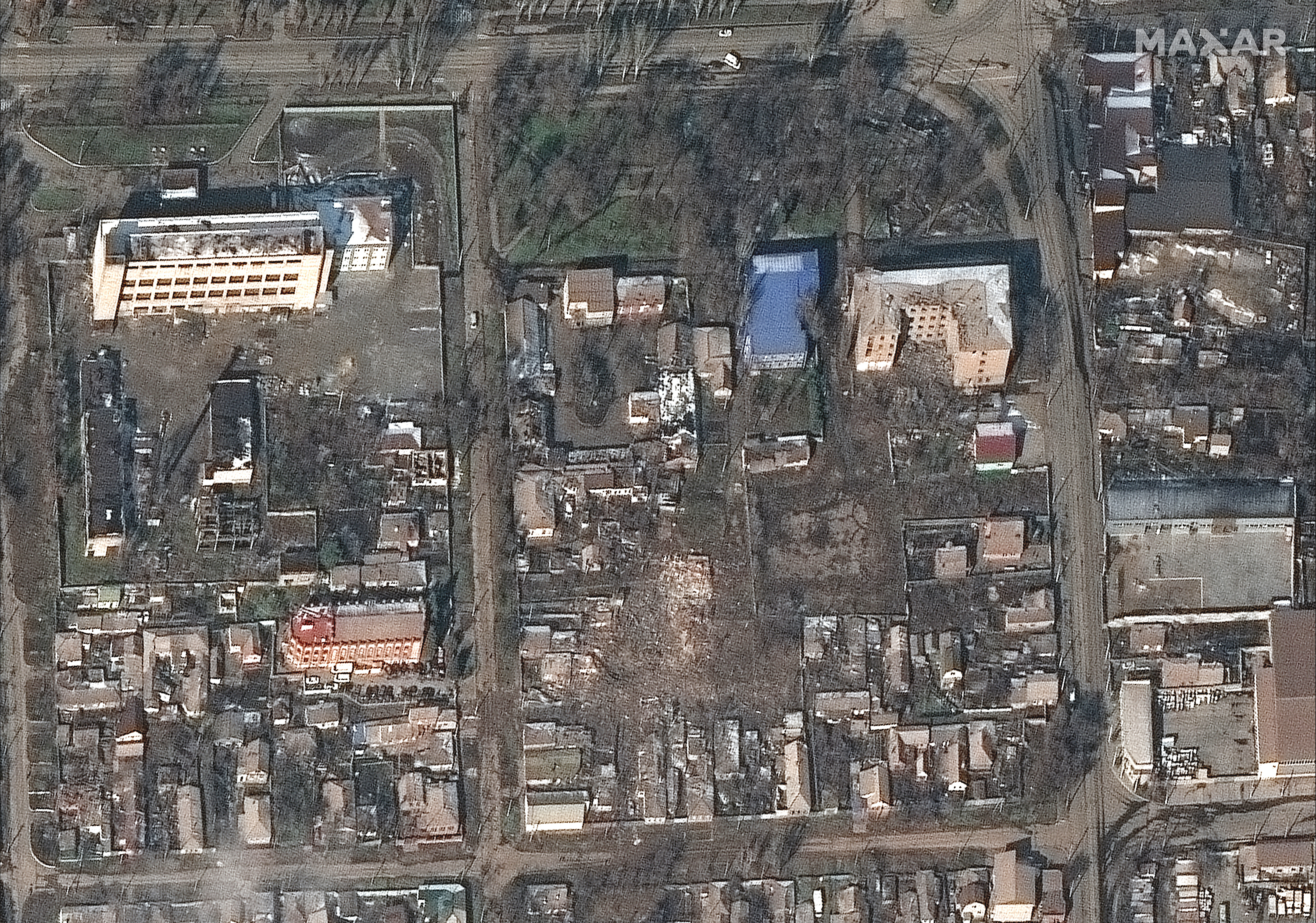 Buildings and homes in Mariupol. (Satellite Images ©2022 Maxar Technologies)
