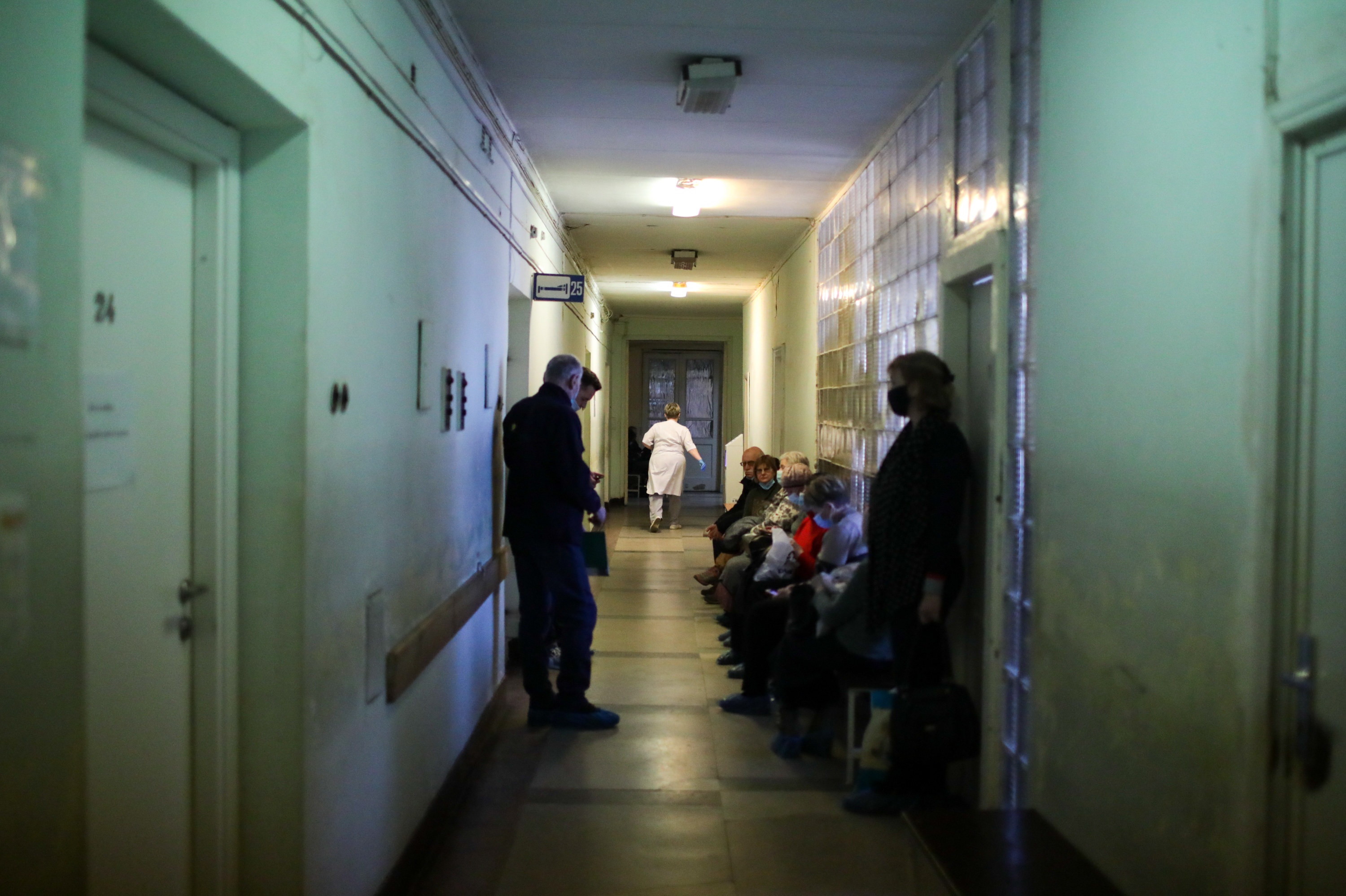Fighting to survive: Ukraine's cancer patients' struggle to find care while fleeing - Vimarsana News