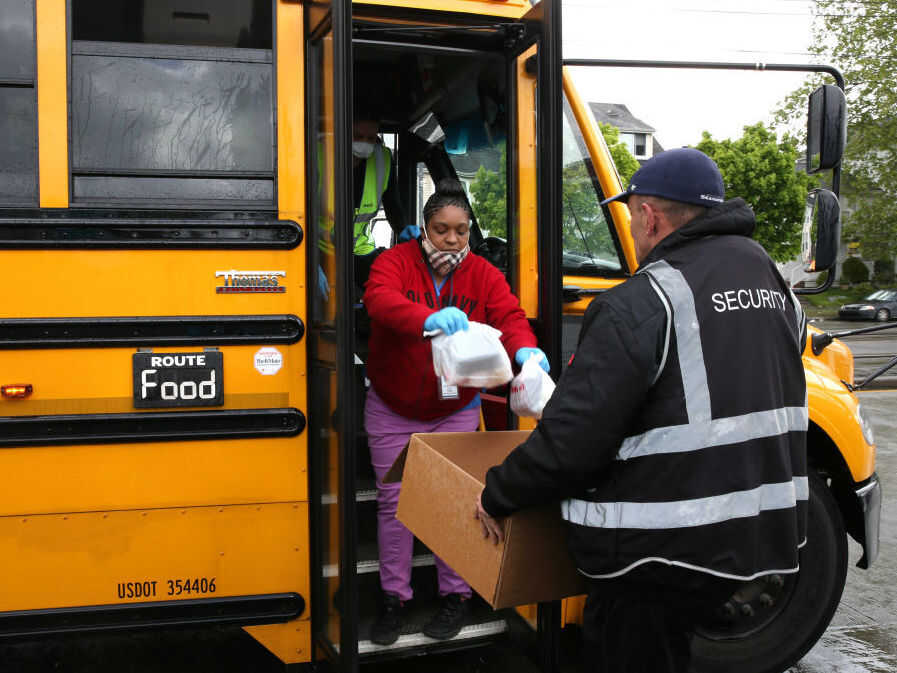 https://media.npr.org/assets/img/2022/03/18/schoollunch-bdcc8e37670dcfa37a9b0b5c750cf11defcba252-s1100-c50.jpg