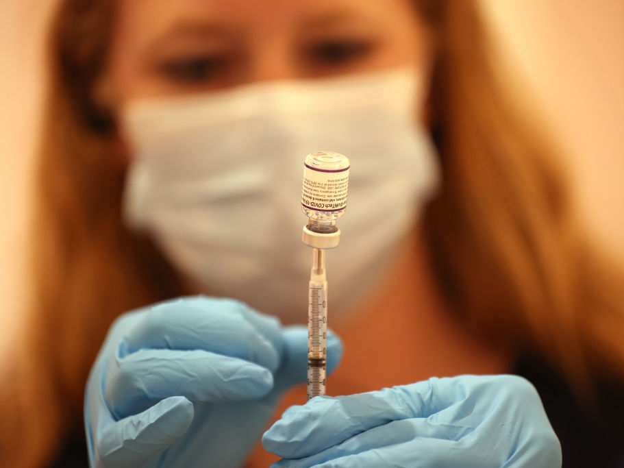 Reseach is showing that people who are vaccinated, even with just one dose, tend to have lower rates of long COVID-19 after catching the virus than those who are unvaccinated. (Getty Images)