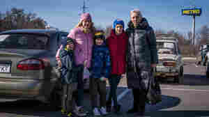 Ukrainians navigate a perilous route to safety out of besieged Mariupol