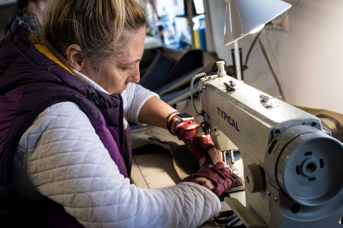 Elderly Ukrainians stitch homemade body armour as frontline supplies run low