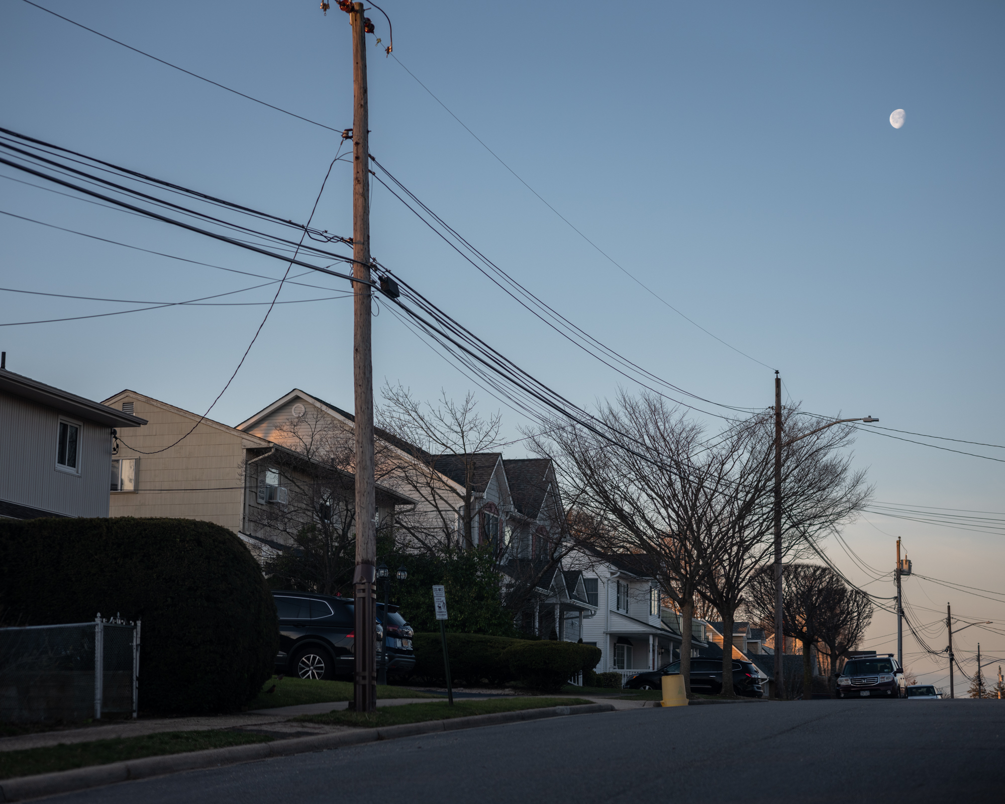 Their mom died of COVID. They say conspiracy theories are what really killed her 2 Stephanie and Arnold raised their two daughters, Vikki and Laurie, in Long Island. The daughters grew up and started families of their own. Life was good, the family says.