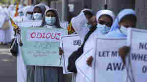 Sri Lankan president revokes emergency amid growing protests