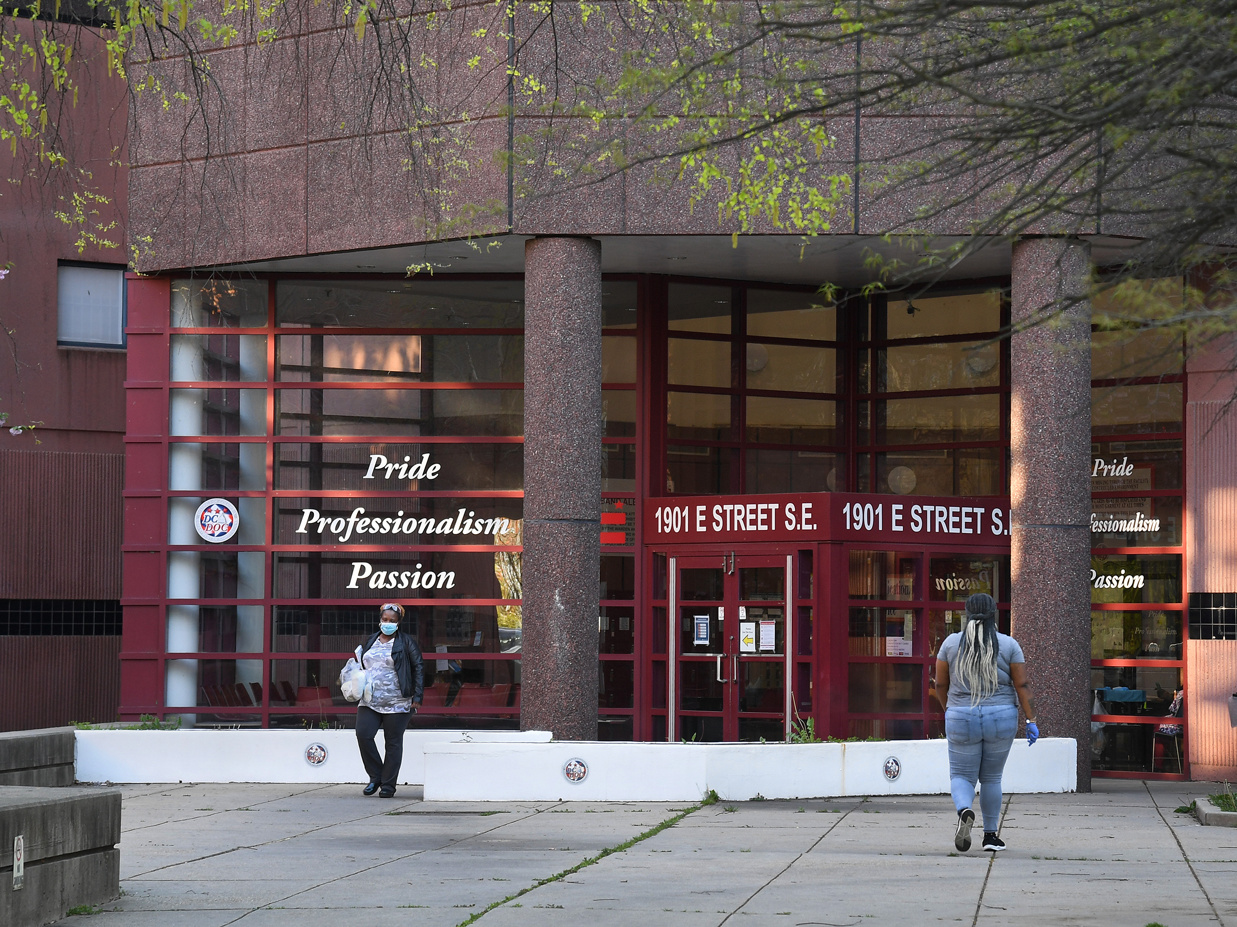 In a D.C. jail, Jan. 6 defendants awaiting trial are forming bitter factions