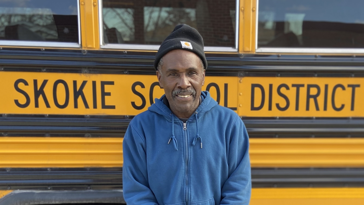How a bus driver in Skokie Illinois has brought joy to his community