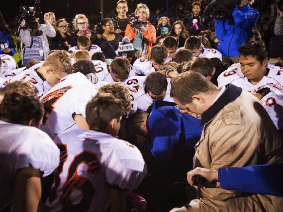 The Supreme Court ponders the right to pray on the 50-yard line - Vimarsana News
