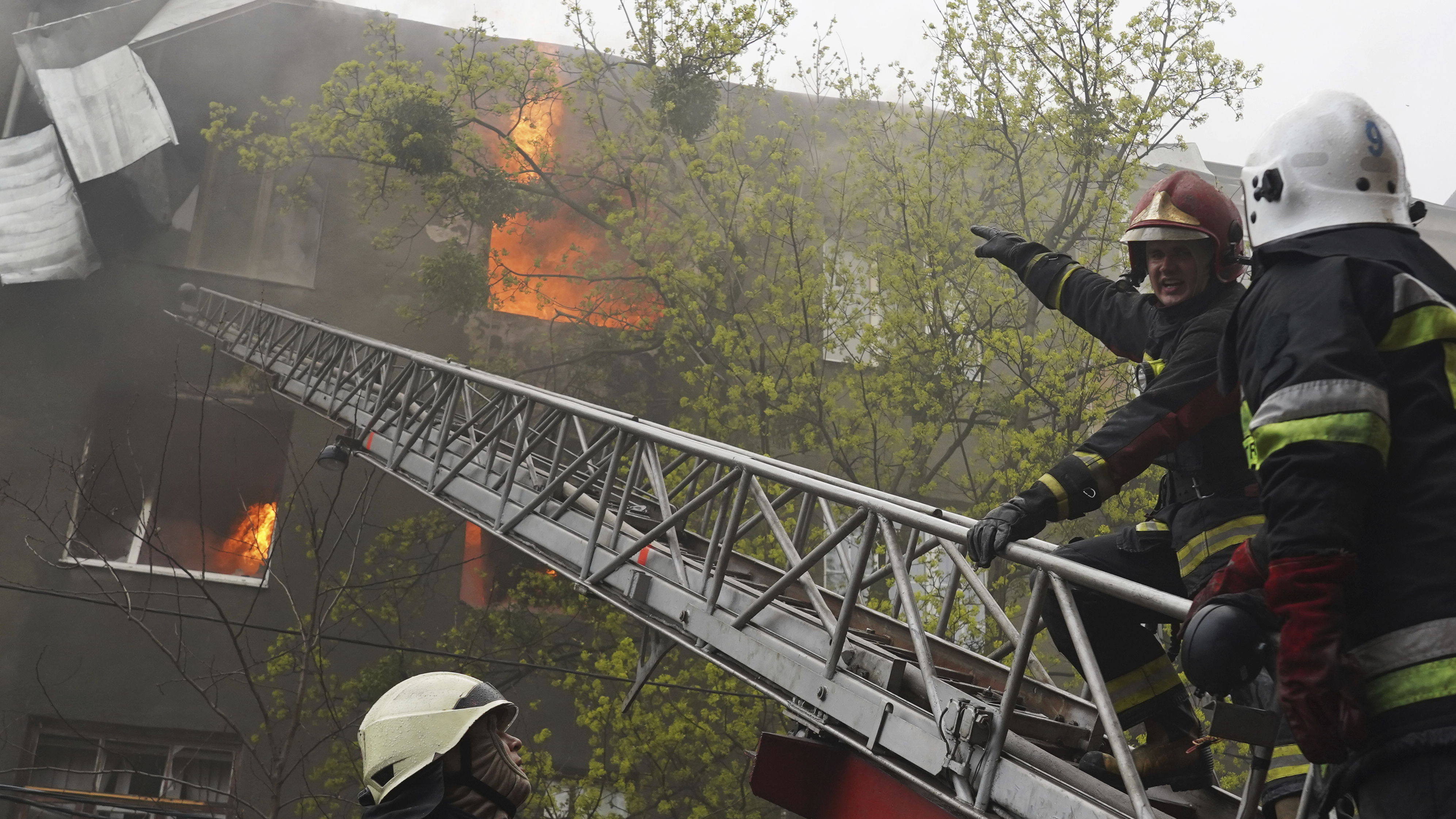 Missile strikes in western Ukraine kill 6 as country braces for new assault in east