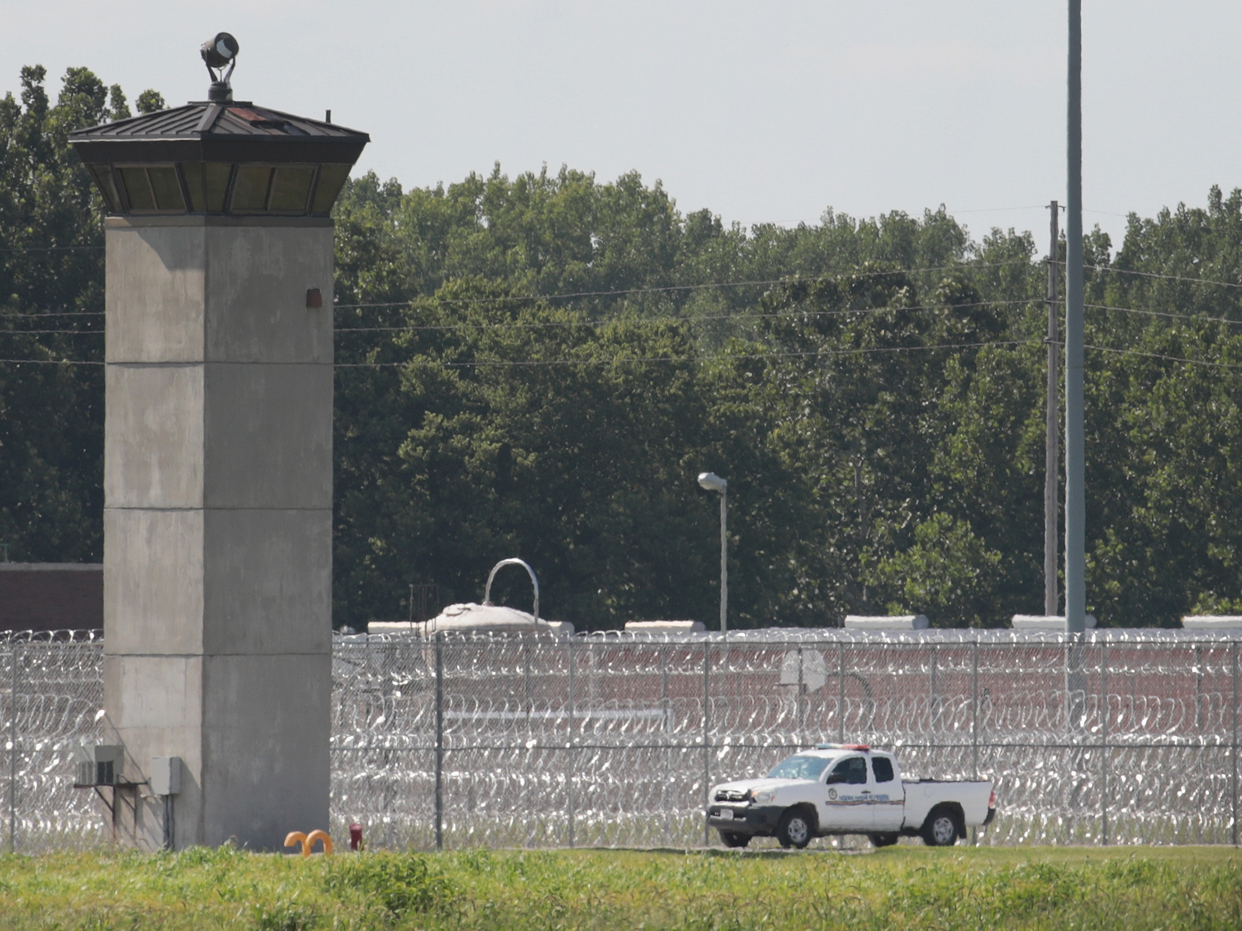 Justice Department works to curb racial bias in deciding who's released from prison - Vimarsana News