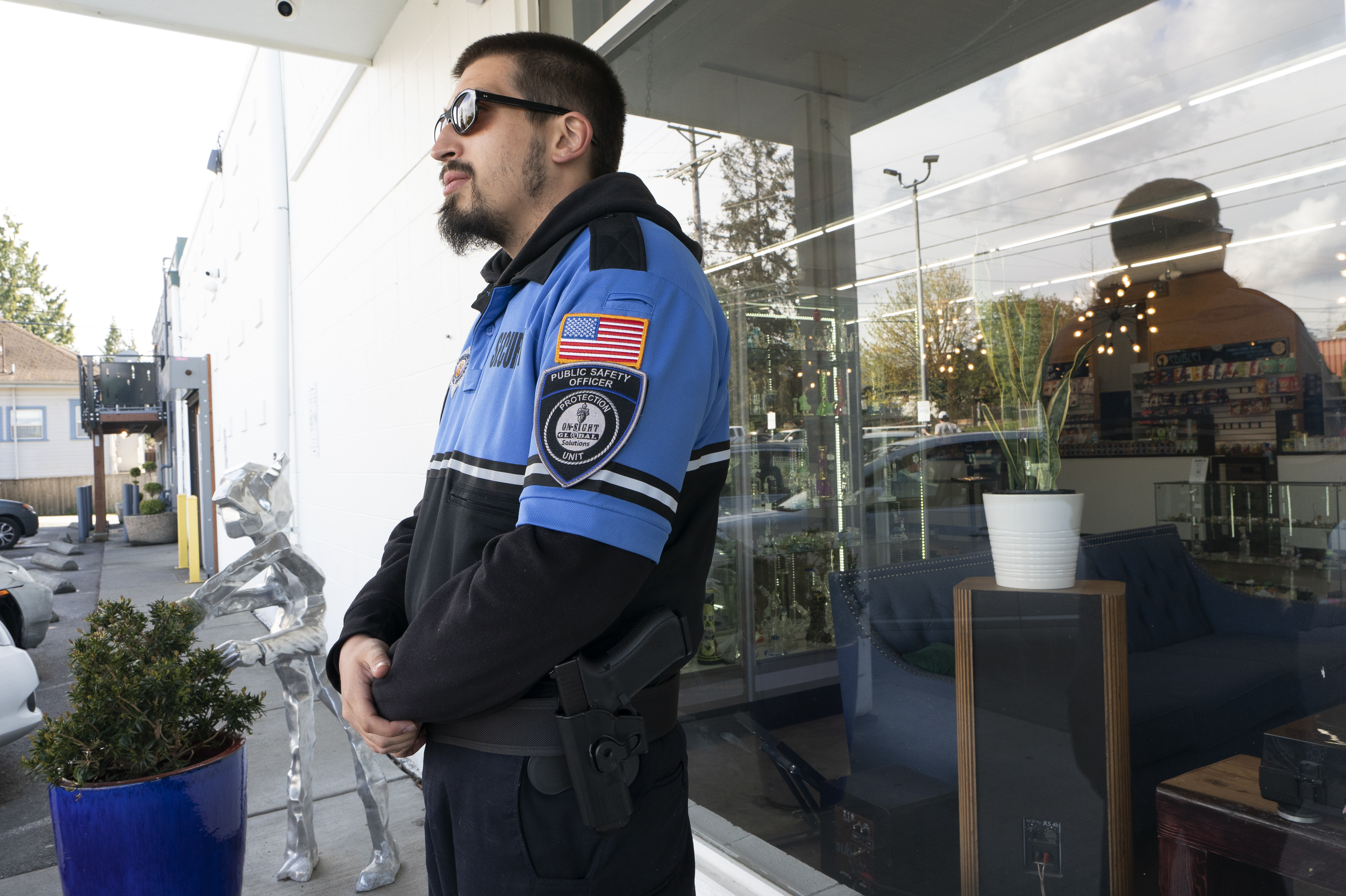 Pot shop robberies are fueling calls for a U.S. banking bill - Vimarsana News