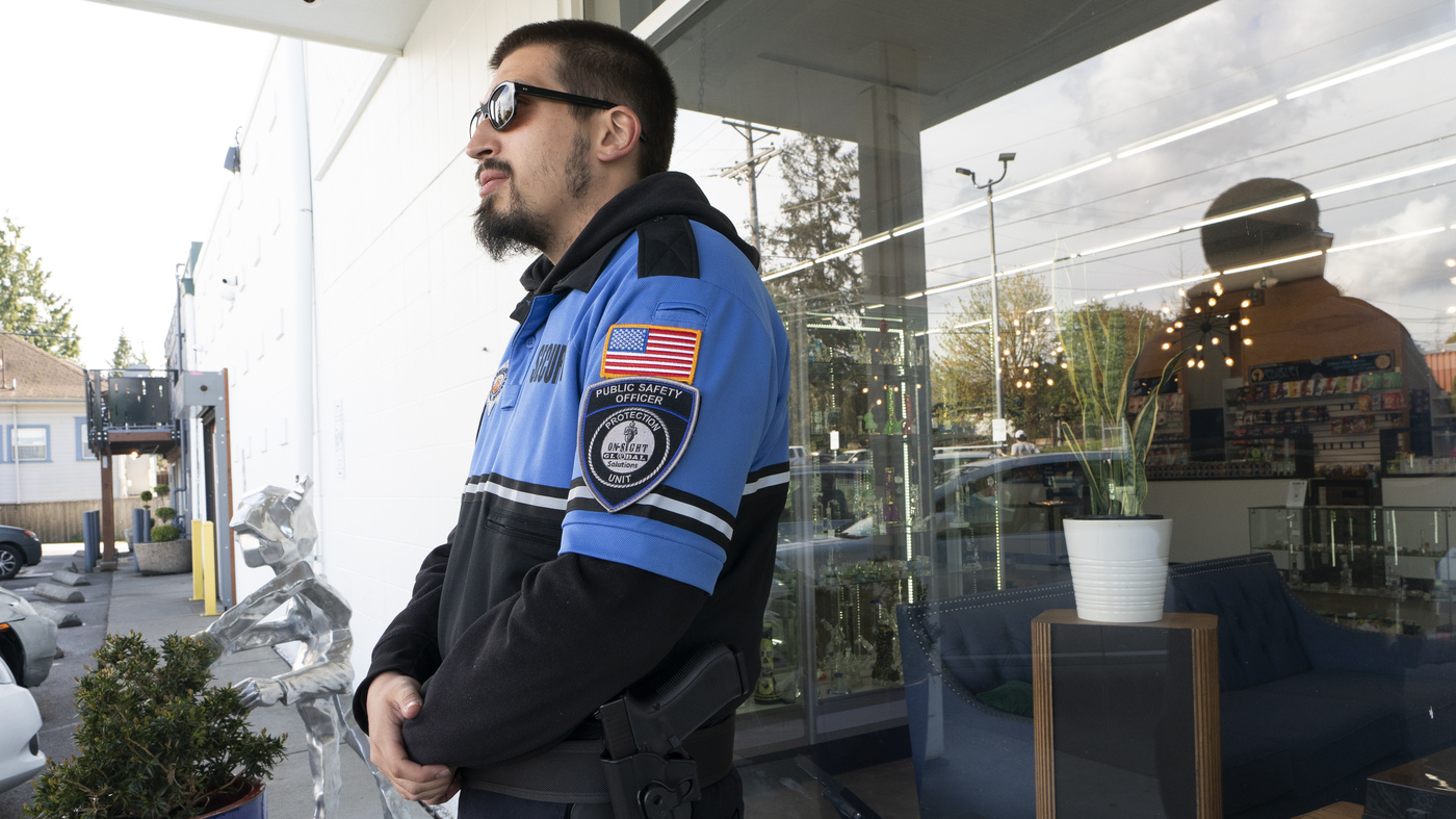 Image of post: Pot shop robberies are fueling calls for a U.S. banking bill