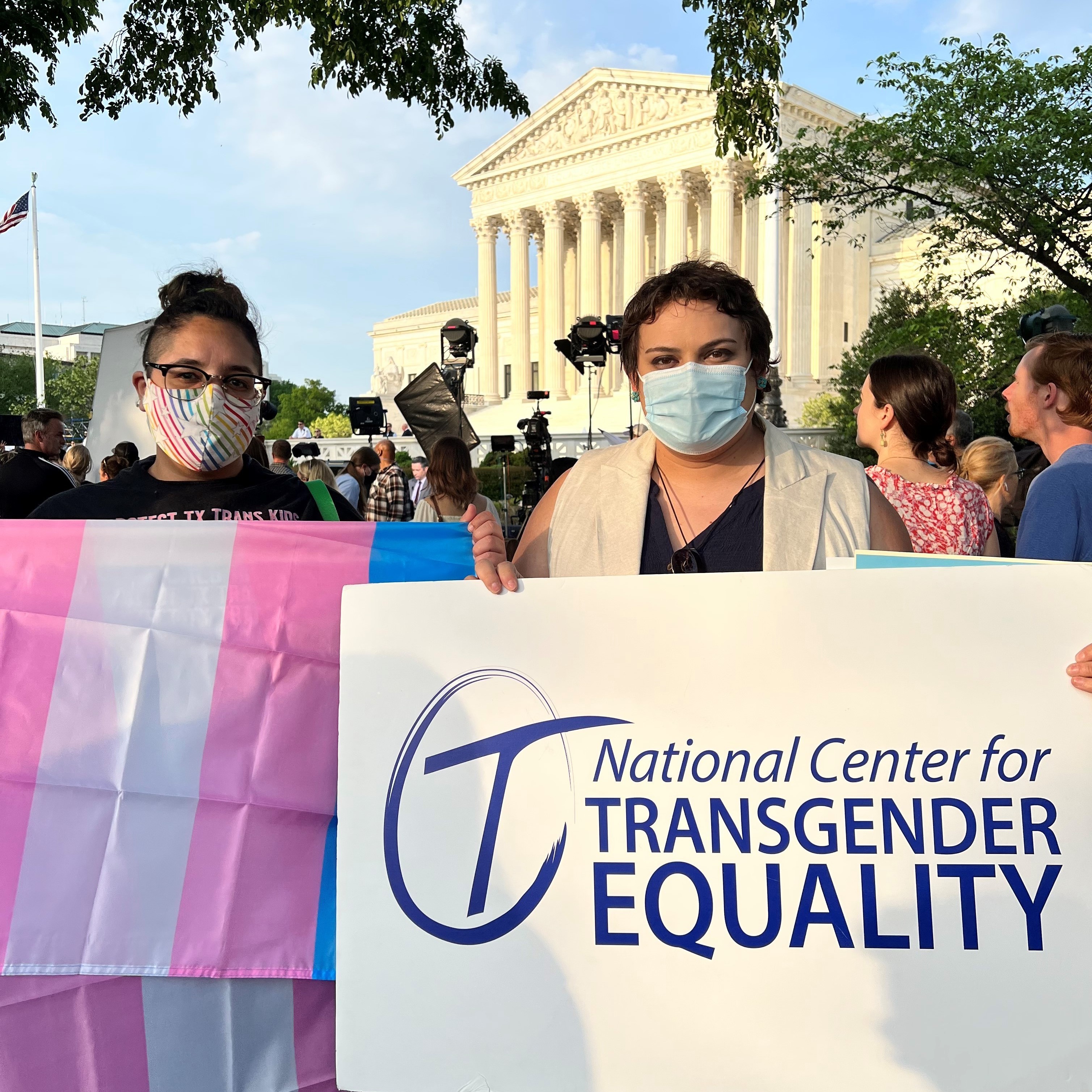 Alexis Rangel and D. Ojeda protest in front of the Supreme Court. (D. Ojeda)