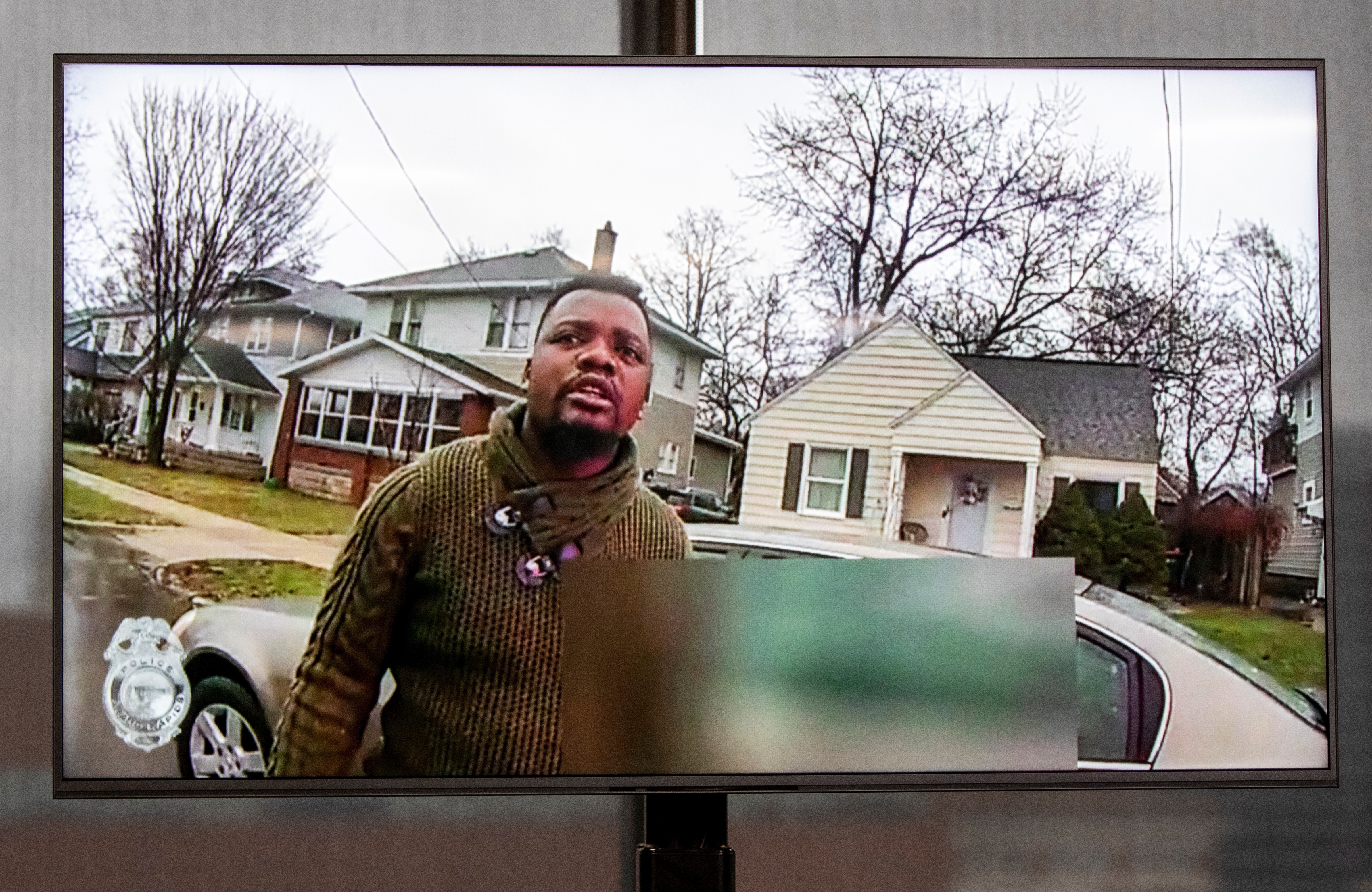 Advocates demand prosecutor charge white Michigan policeman in Black refugee's death - Vimarsana News