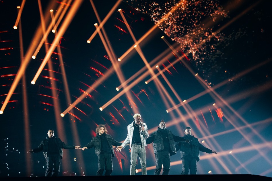 Jérémie Makiese performs during Semi-Finals.
