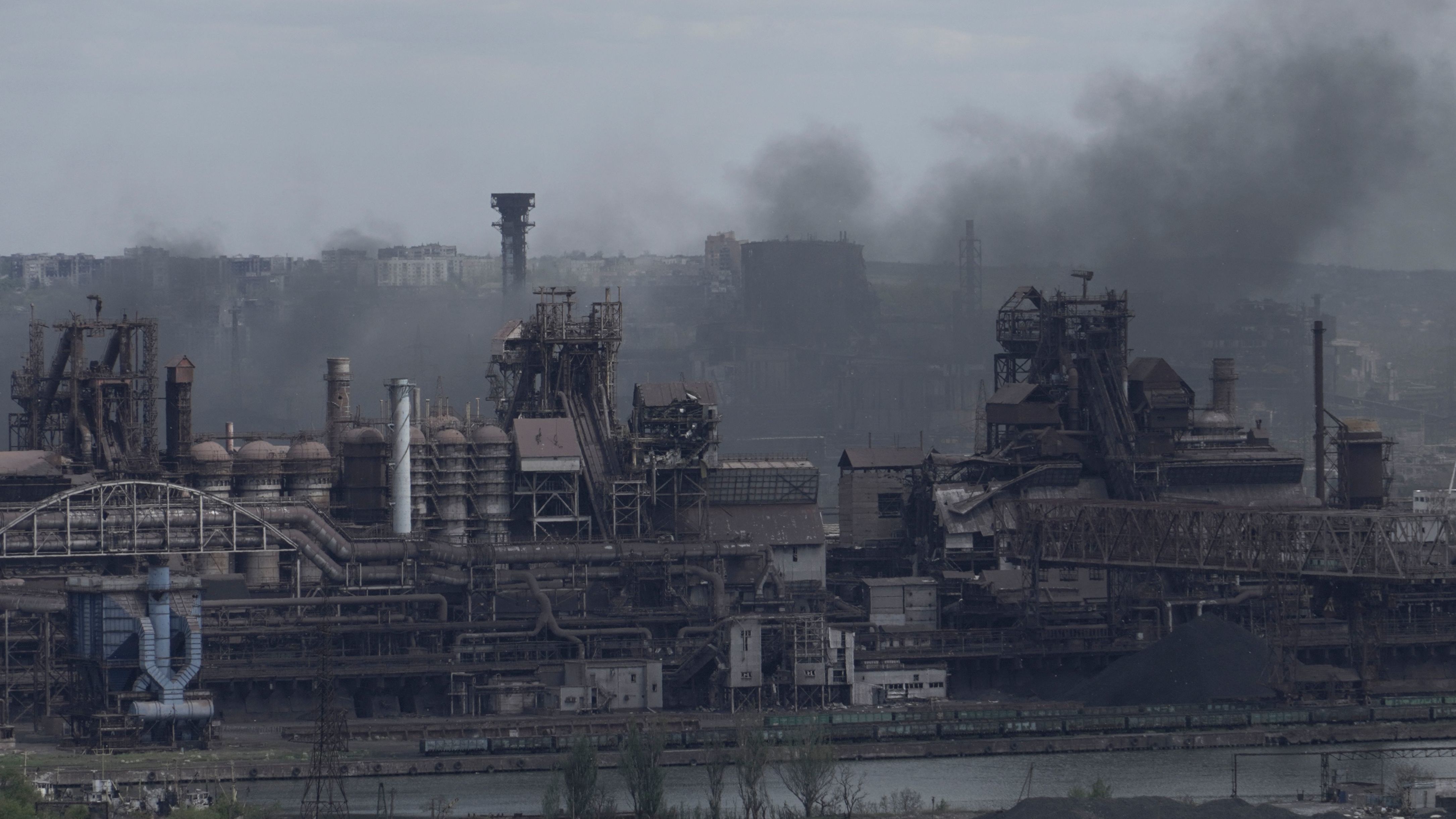 Hundreds of Ukrainian soldiers evacuated from steel plant to Russian-held territory 