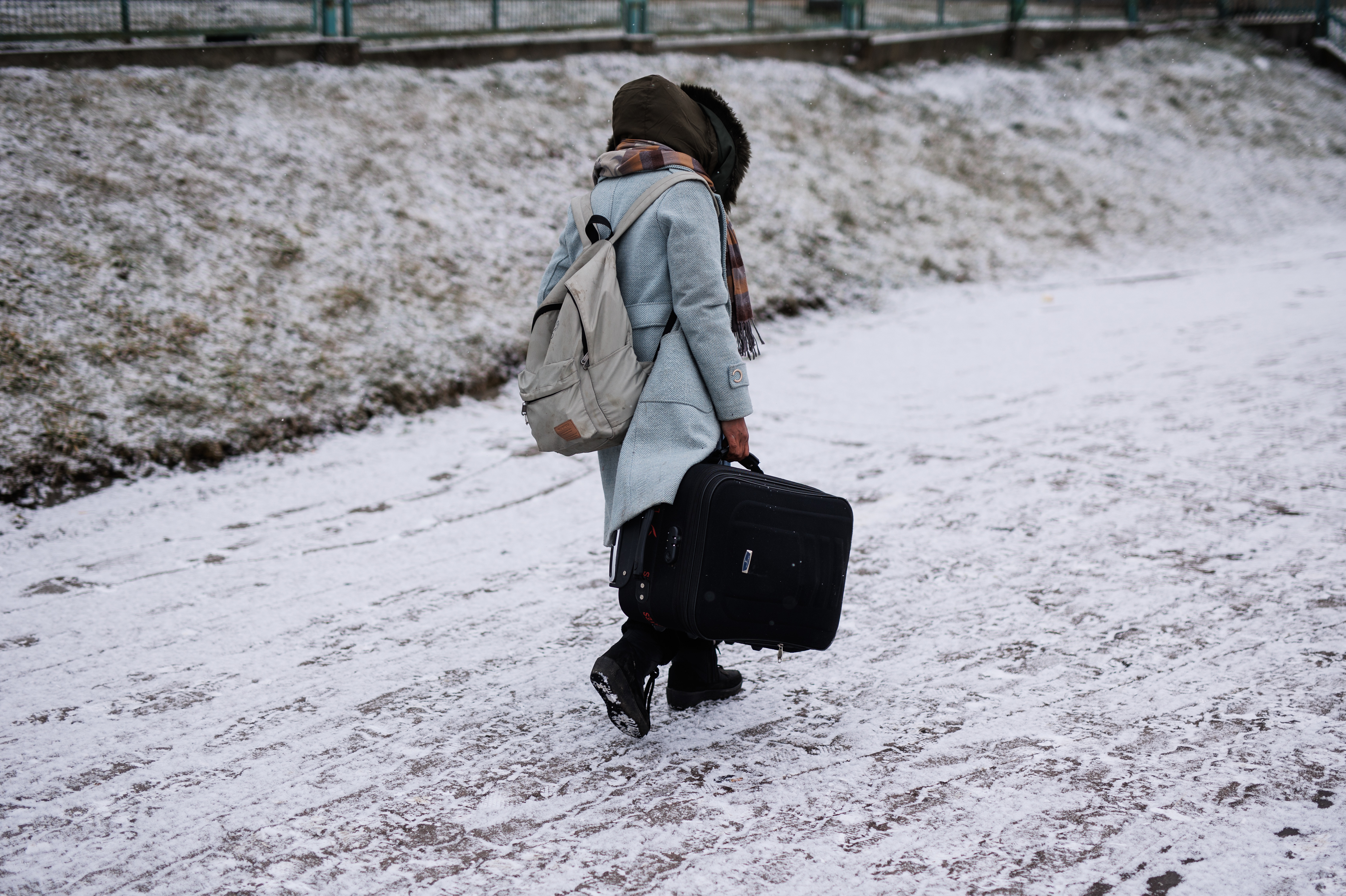 A Ukrainian refugee on their way to Poland. (Europa Press via Getty Images)
