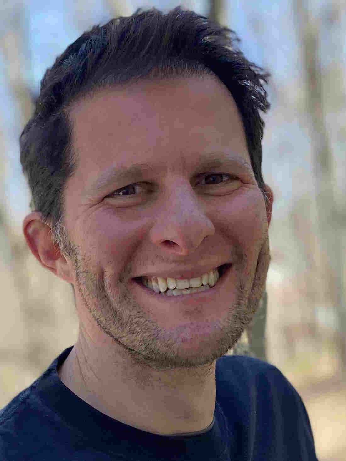Gregory Warner headshot