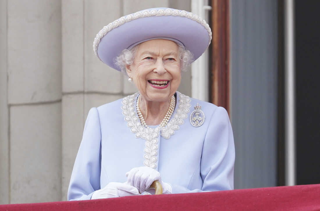 Photos: Britain celebrates Queen Elizabeth's Platinum Jubilee : The Picture Show : NPR