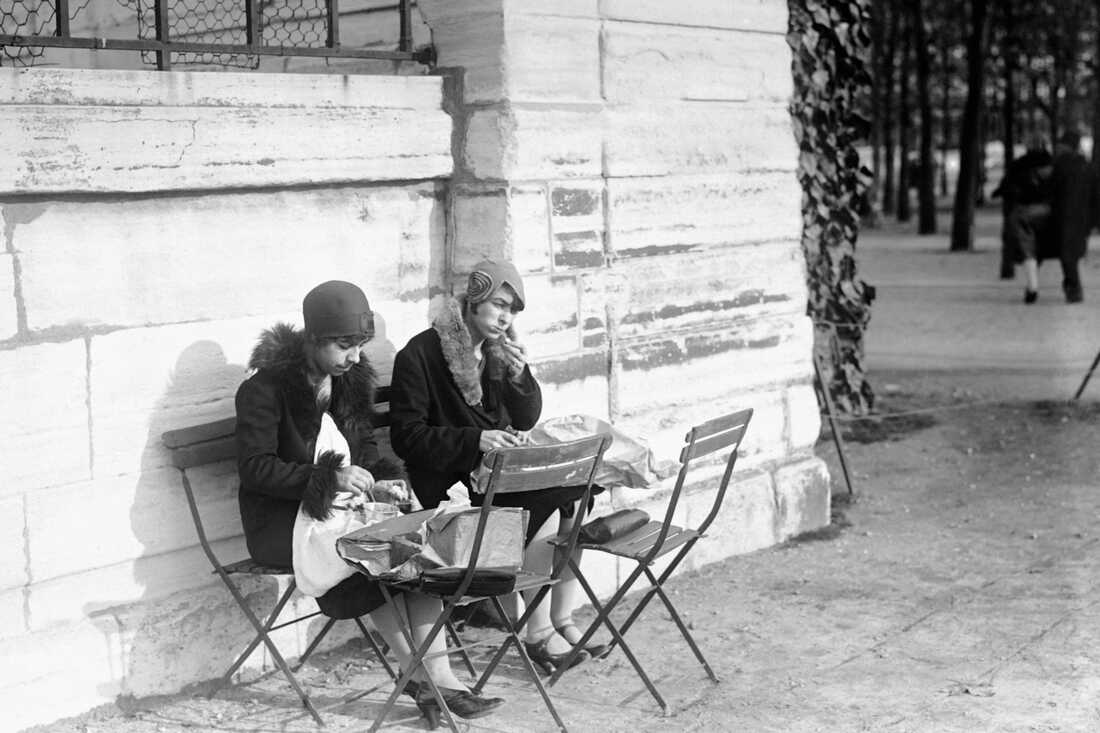 Why is it Forbidden to Eat Lunch at Work in France? 