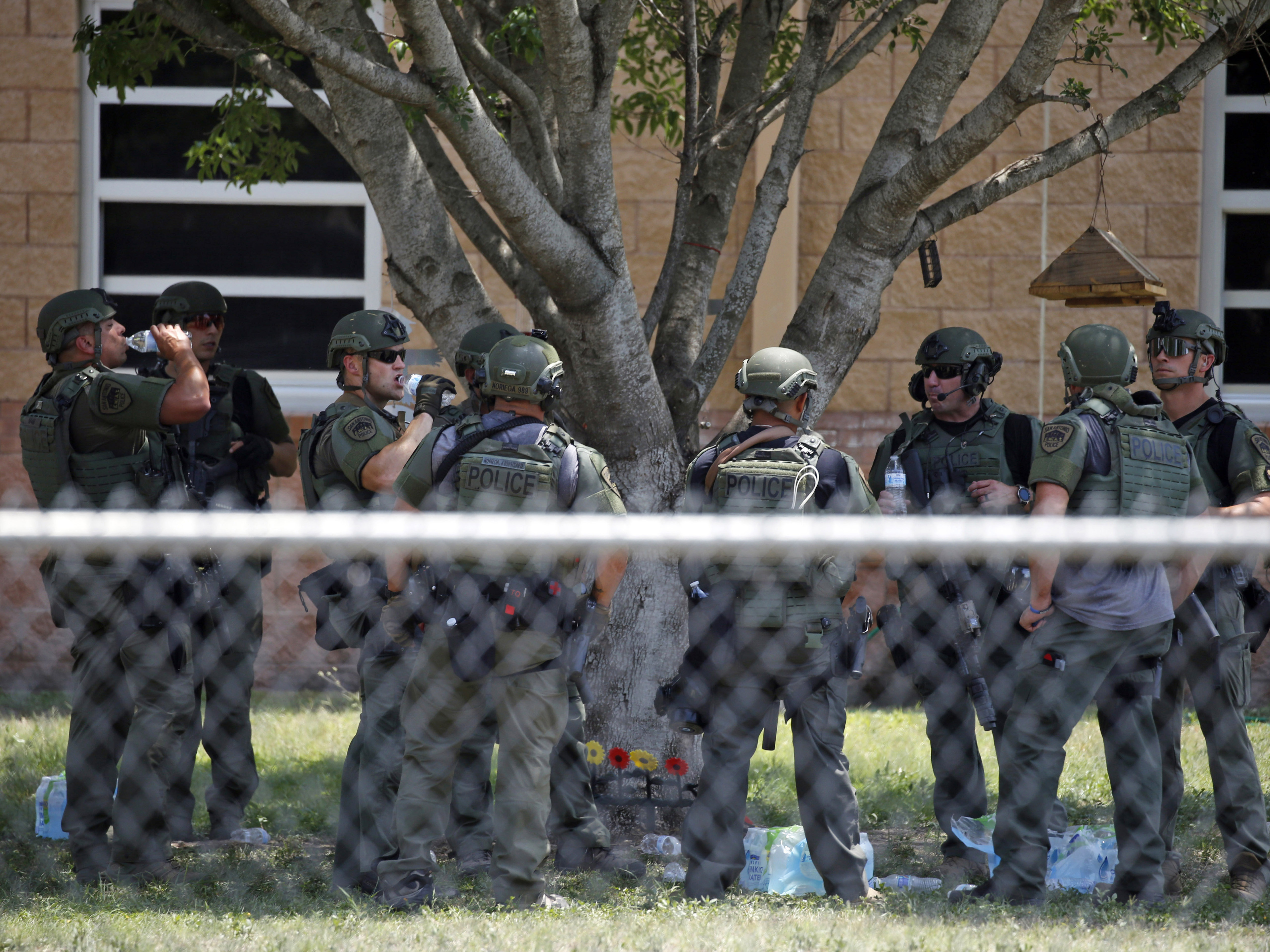 Uvalde officials are using a legal loophole to block the release of shooting records - Vimarsana News