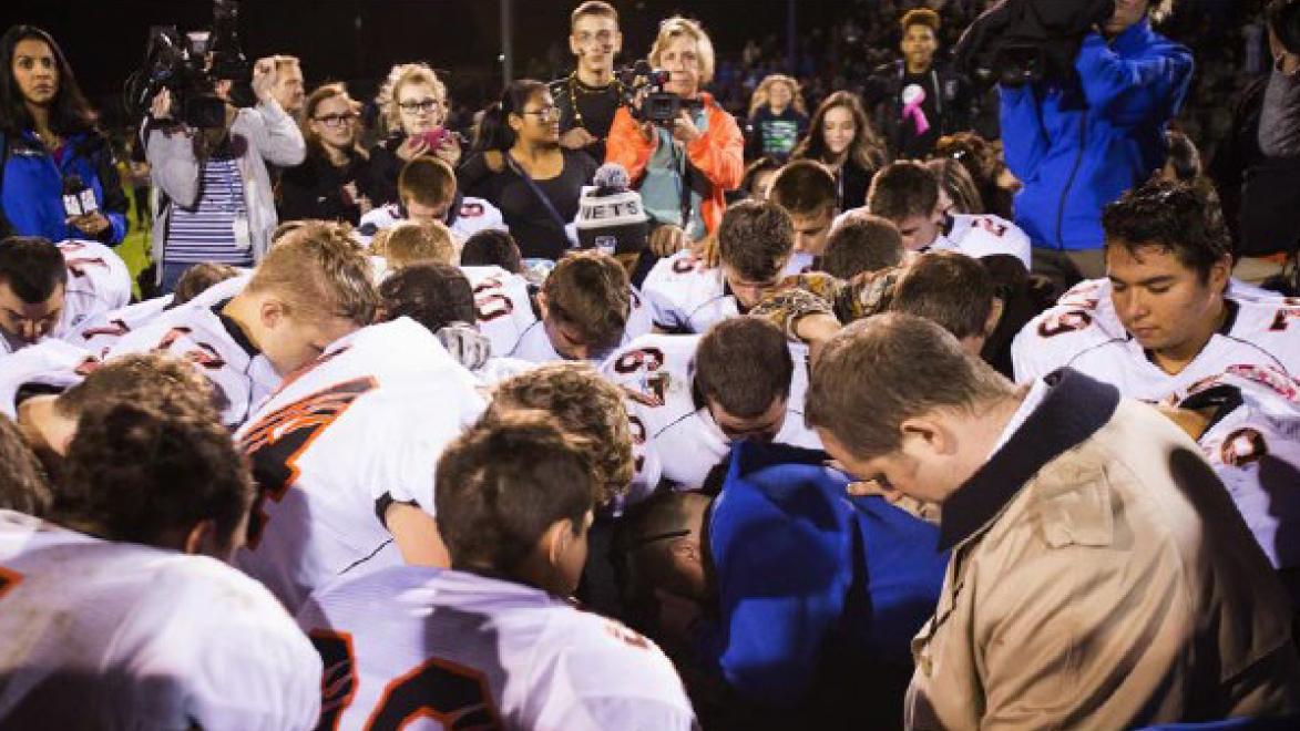 Supreme Court backs a high school coach's right to pray on 50-yard line : NPR - Vimarsana News