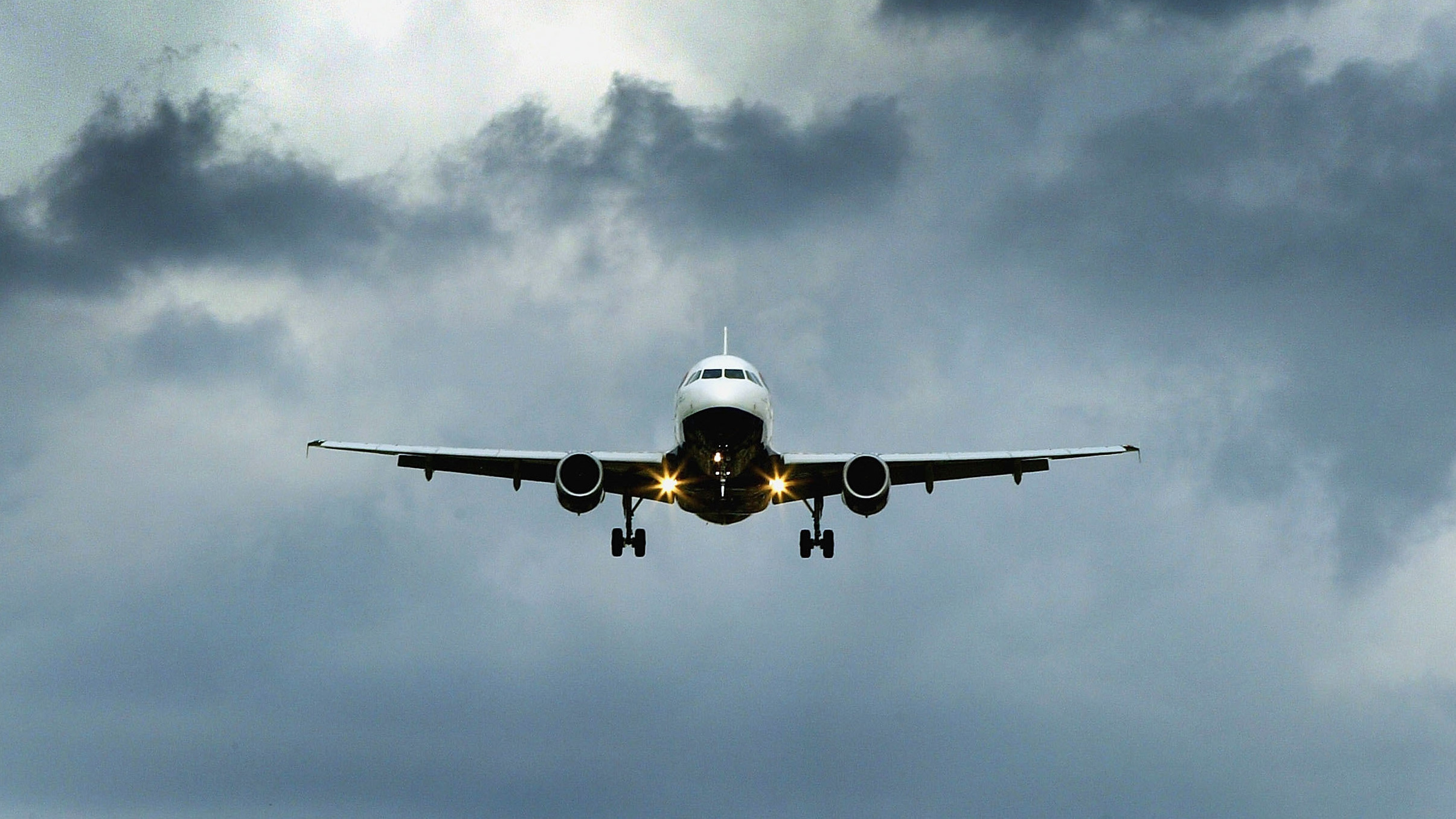 Doctor's experience in a midflight emergency opens questions about