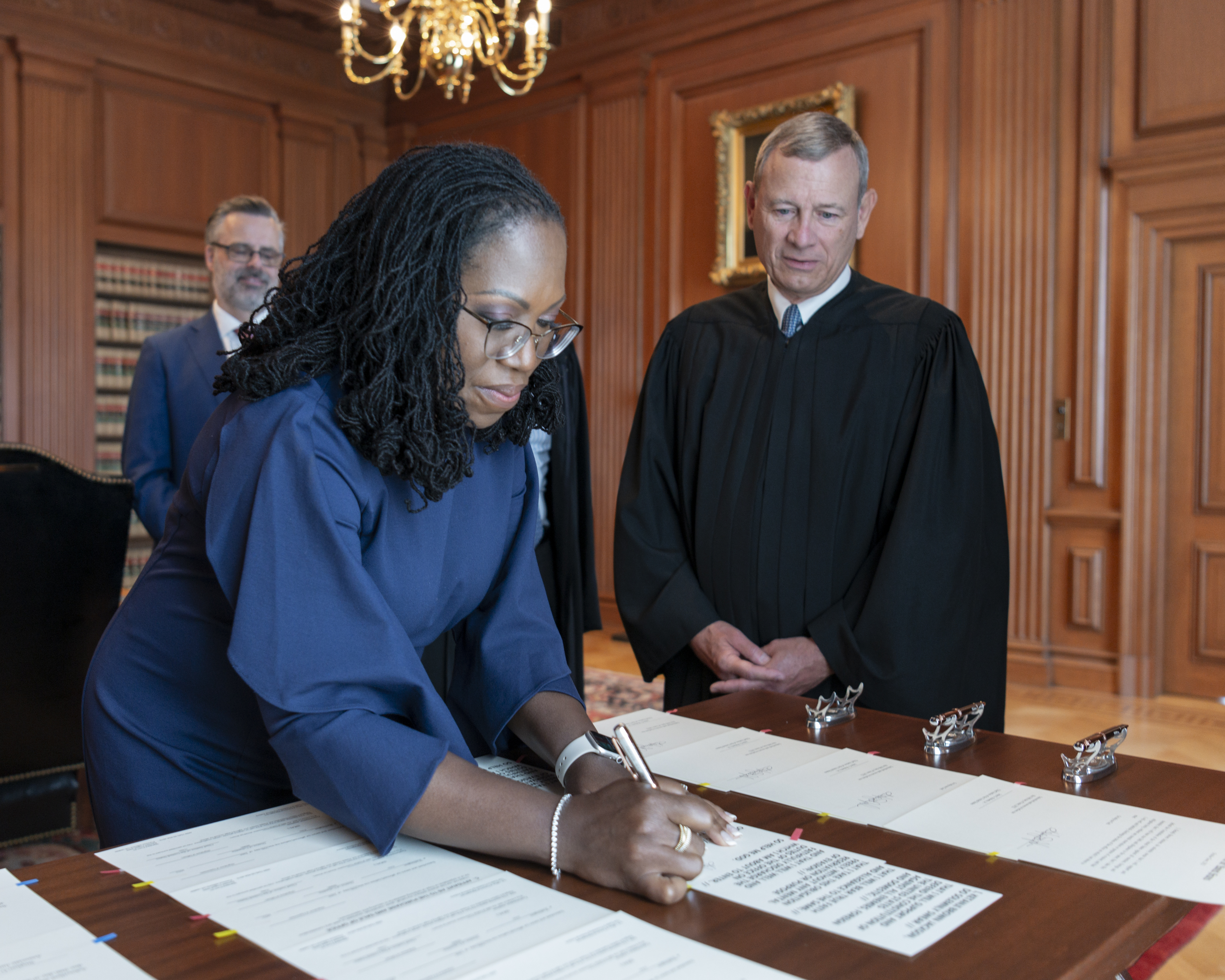 female judge in courtroom