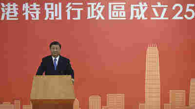 Chinese leader Xi arrives in Hong Kong for 25th anniversary of handover