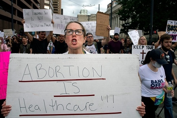 Supreme Court's abortion decision puts doctors in legal limbo : Shots