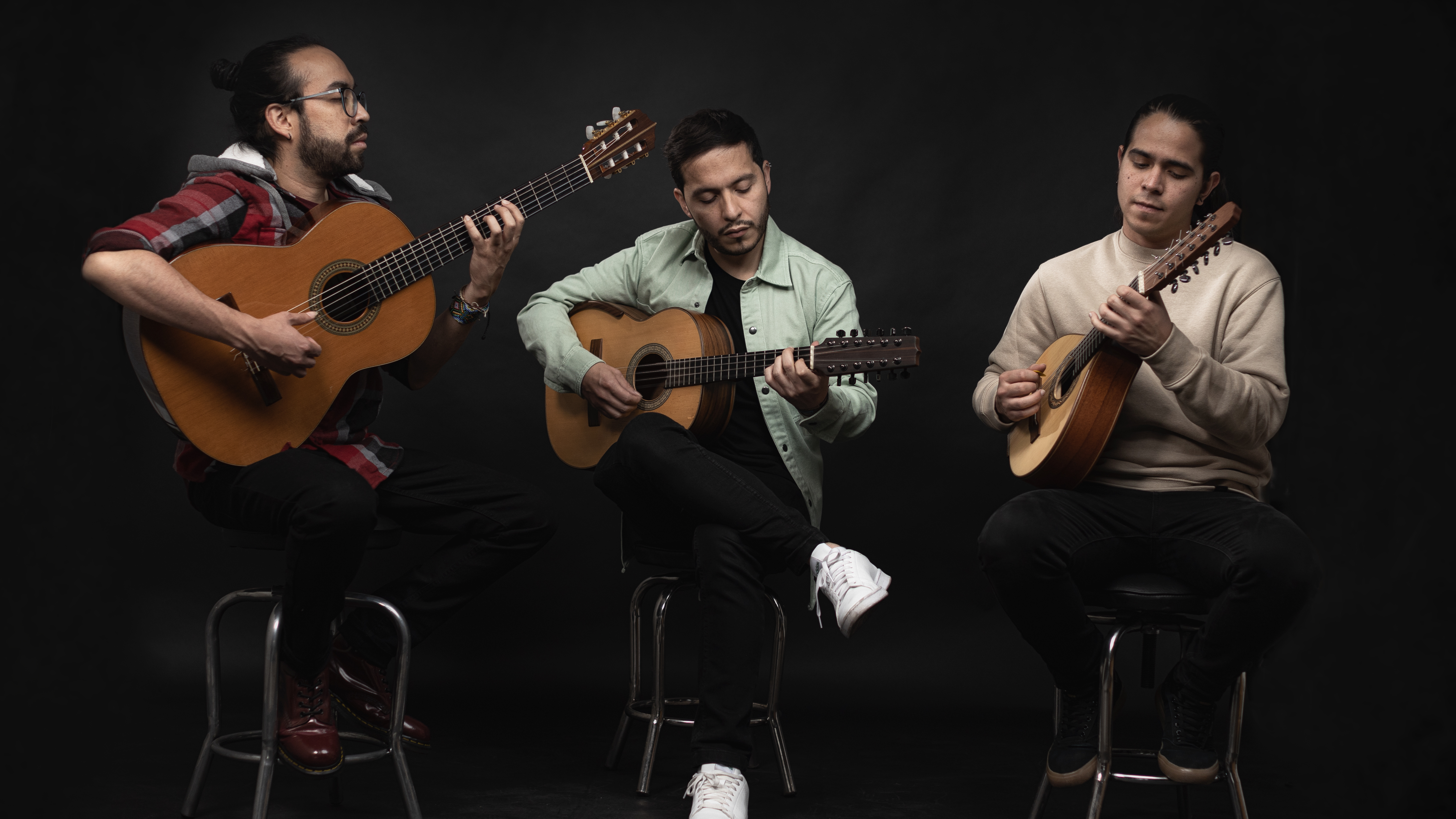 Itinerante, un tr&iacute;o que revive la m&uacute;sica andina de Colombia