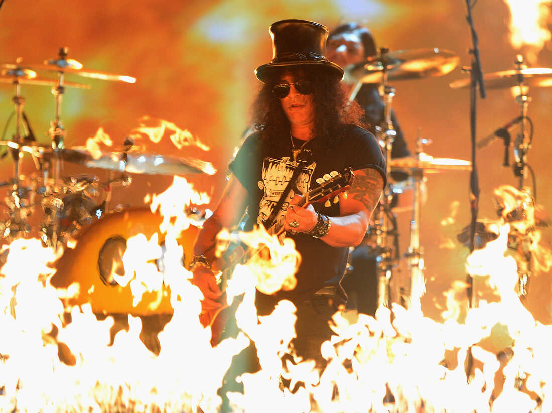 Slash performs in Glasgow, Scotland
