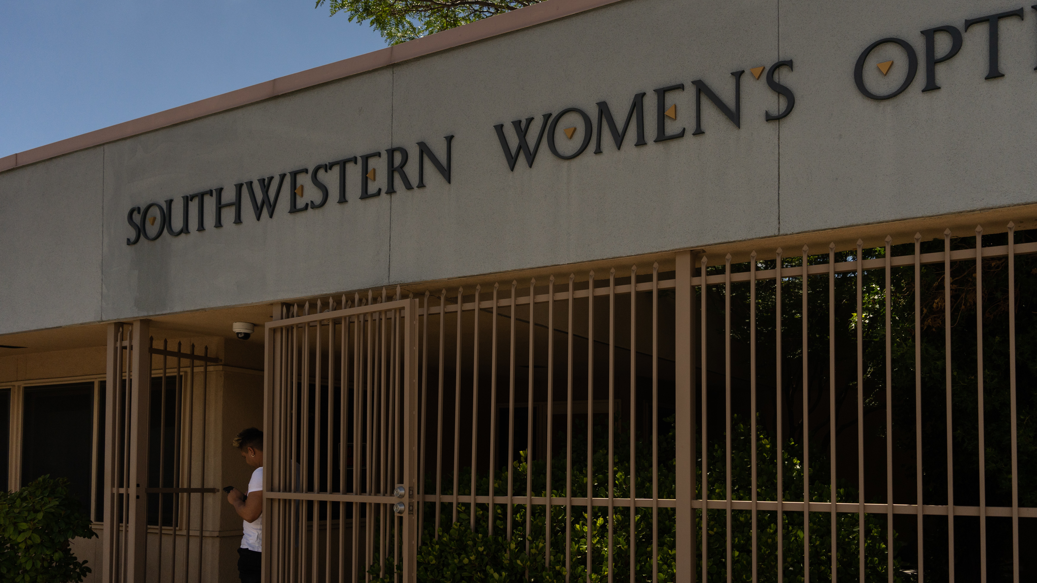 New Mexico clinic performing later abortions braces for surge : NPR - Vimarsana News