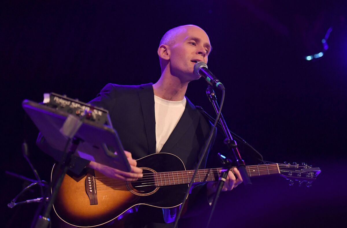 Pour le chanteur suédois Jens Lekman, refaire de vieux albums était une leçon d'amour-propre : NPR 2 Pour le chanteur suédois Jens Lekman, refaire de vieux albums était une leçon d'amour-propre : NPR