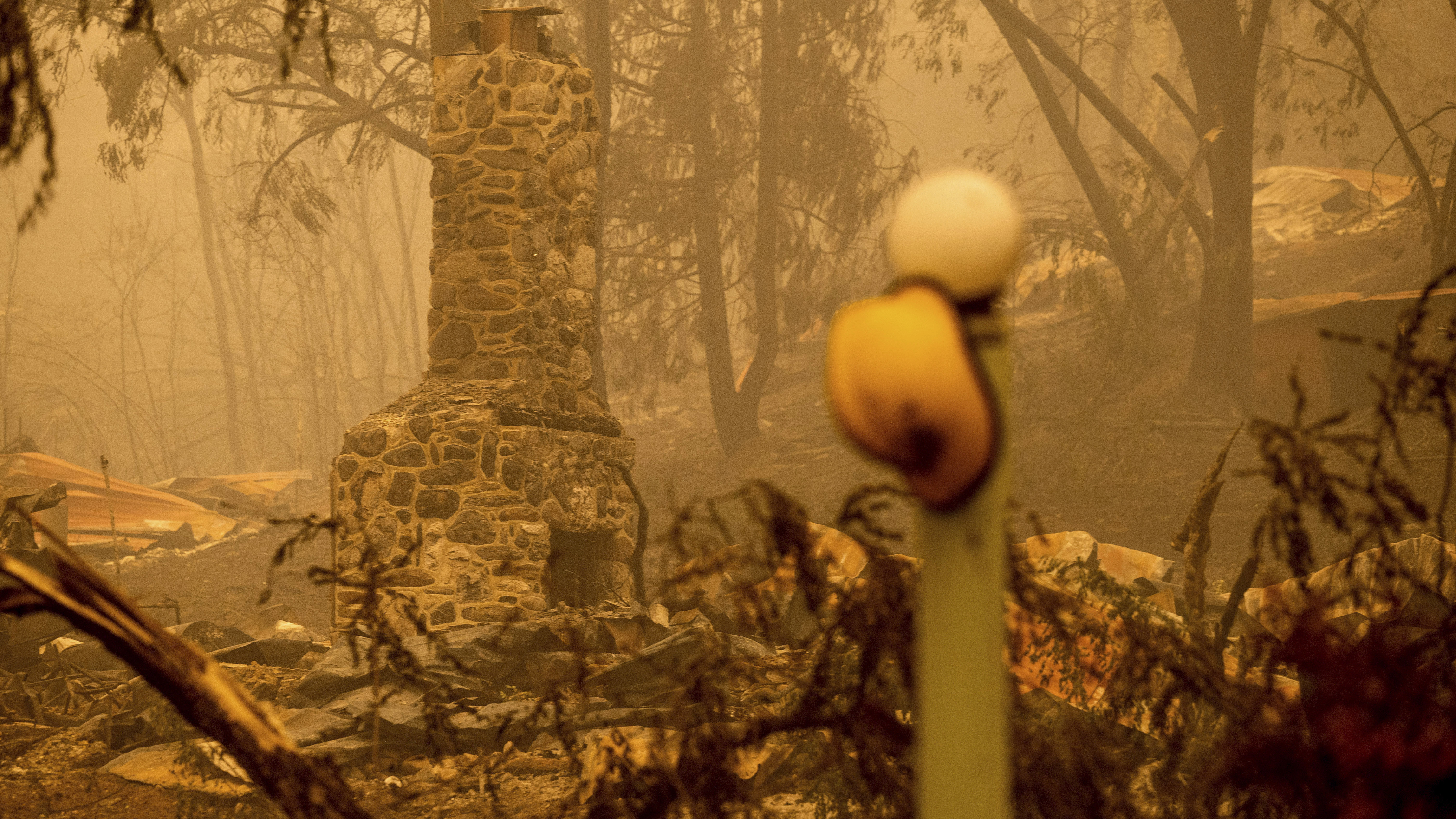 Western flames spread, California sees its largest 2022 fire