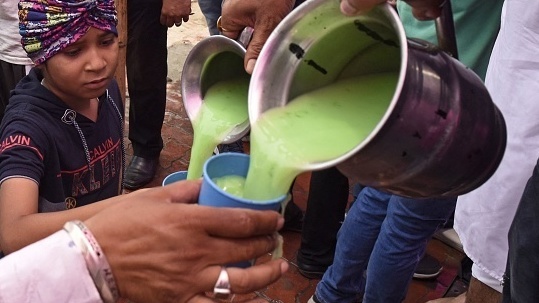 Volunteers distribute free cold drinks to commuters on a hot day in Amritsar, India, on June 29.