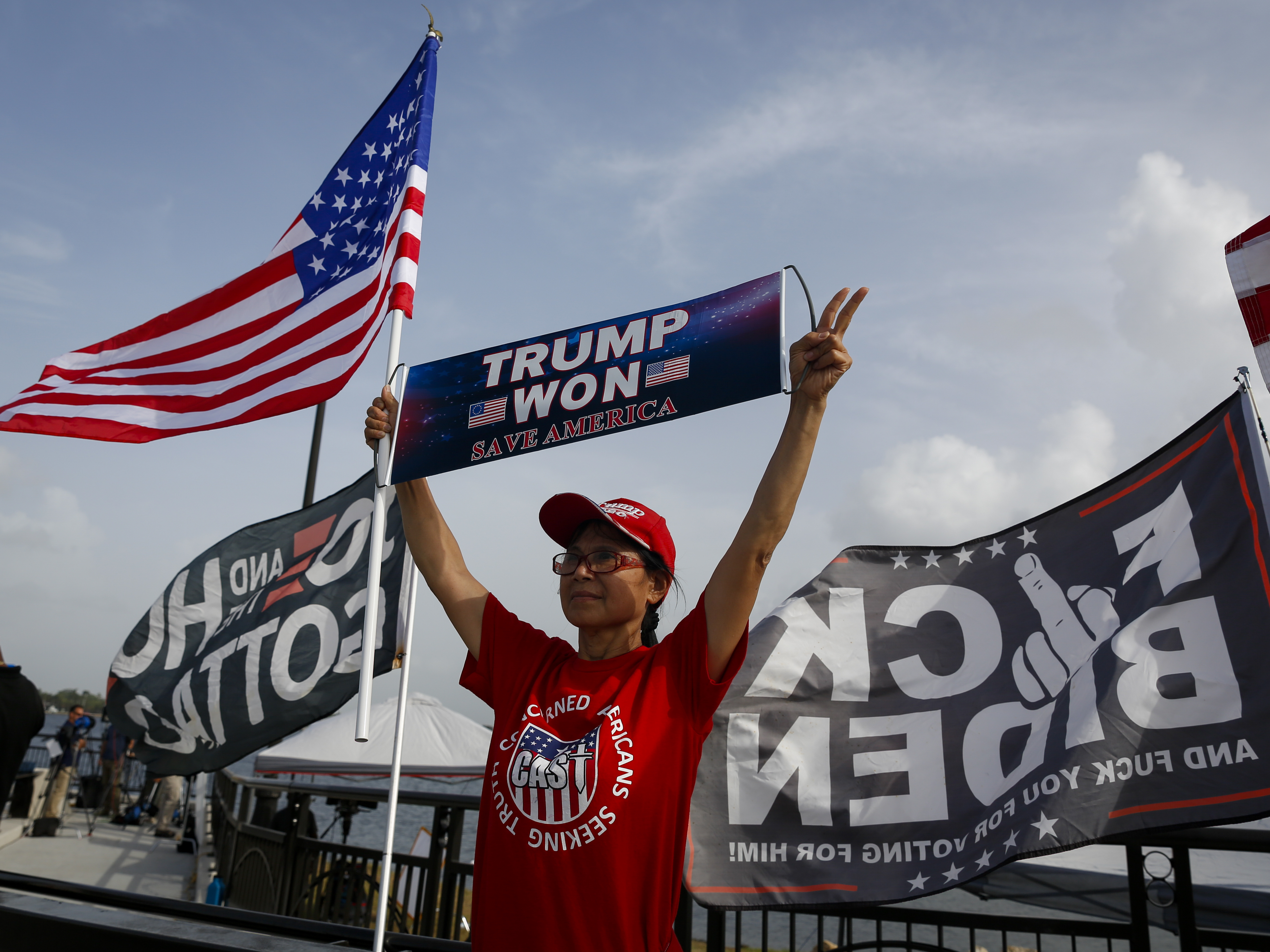 Backers turn up at Mar-a-Lago to show support for Donald Trump after FBI raid