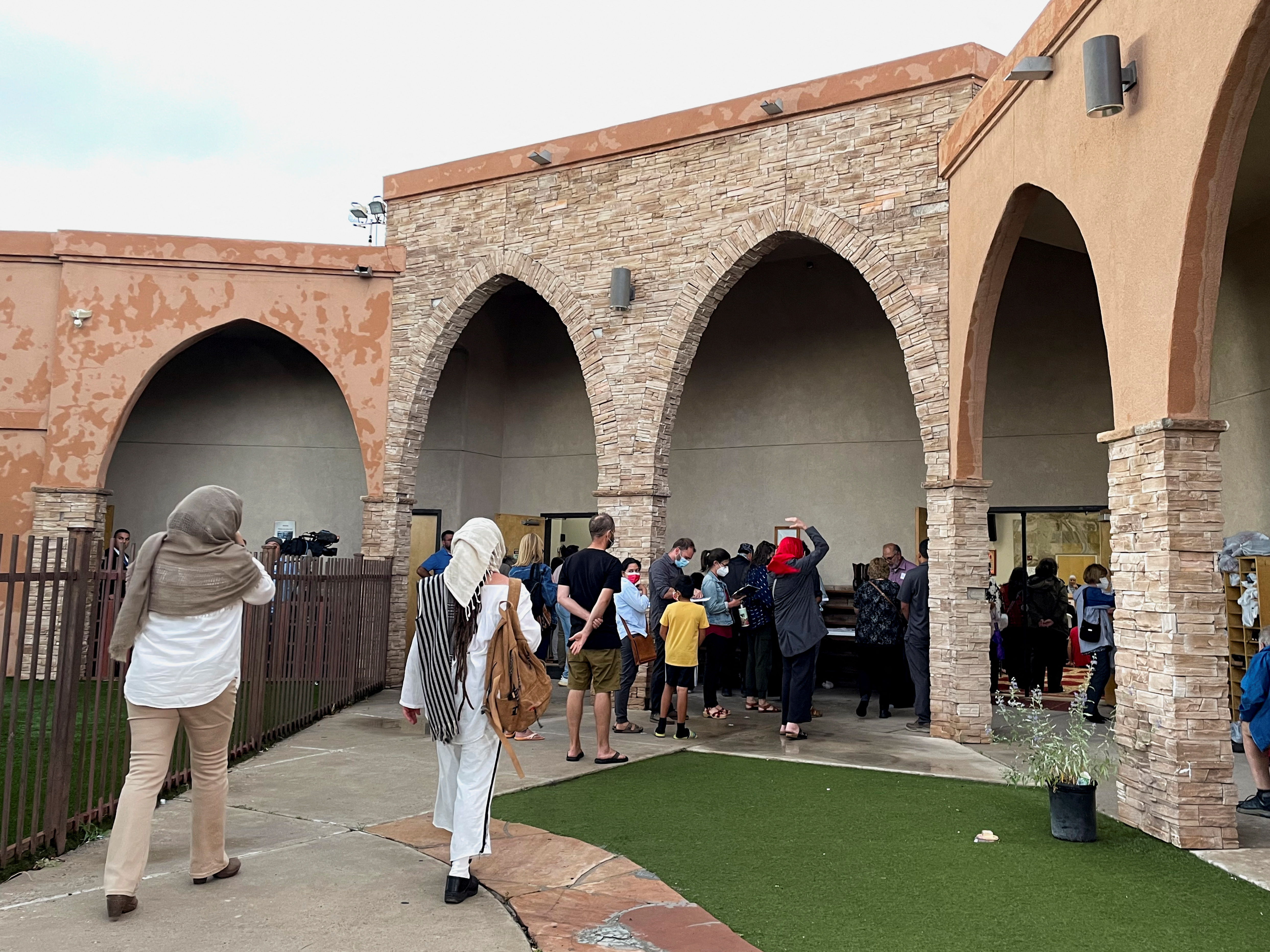 Fear turns to shock among Albuquerque Muslims as police say the shooter is a Muslim - Vimarsana News