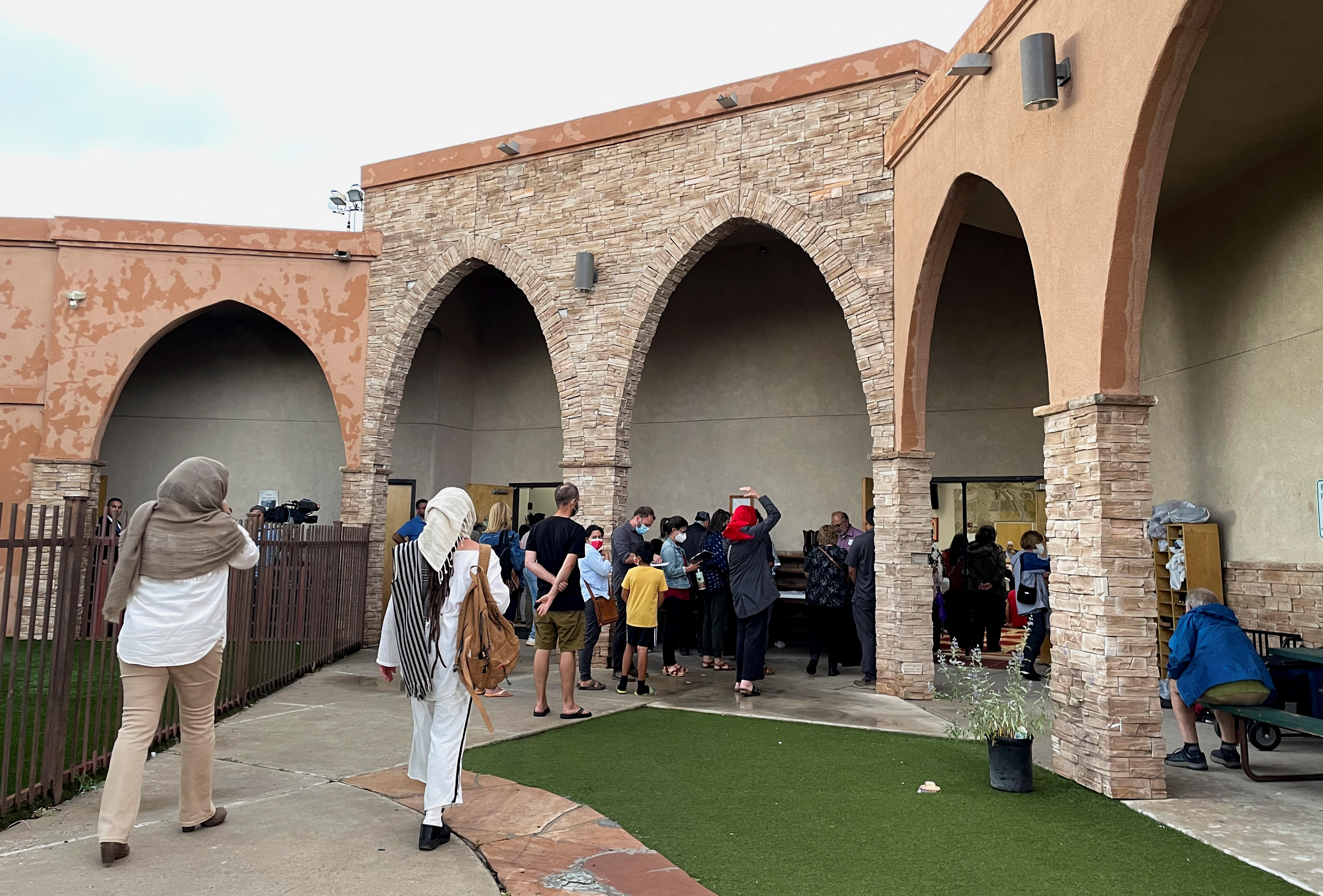 Fear turns to shock among Albuquerque Muslims as police say the shooter is a Muslim - Vimarsana News