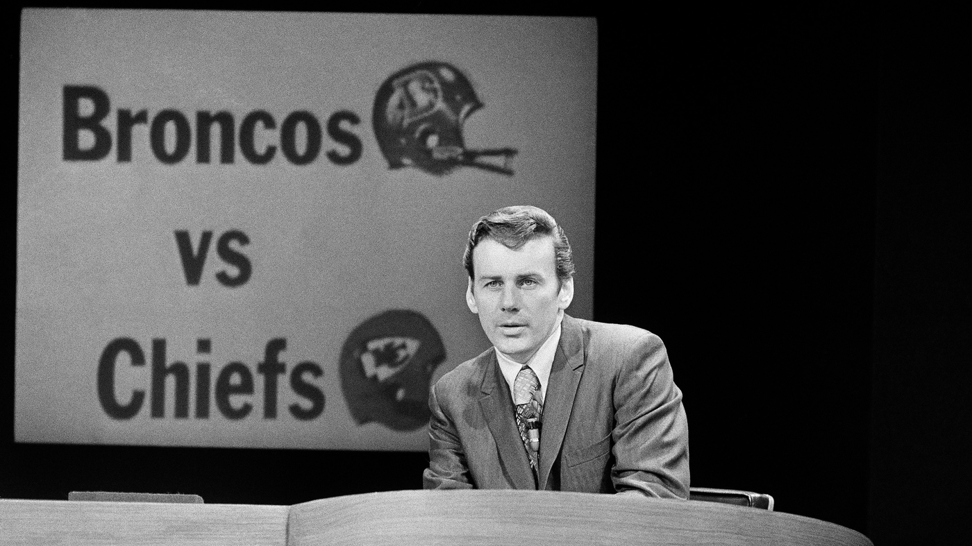 Len Dawson, Kansas City Chiefs quarterback and broadcasting legend, dies at  87