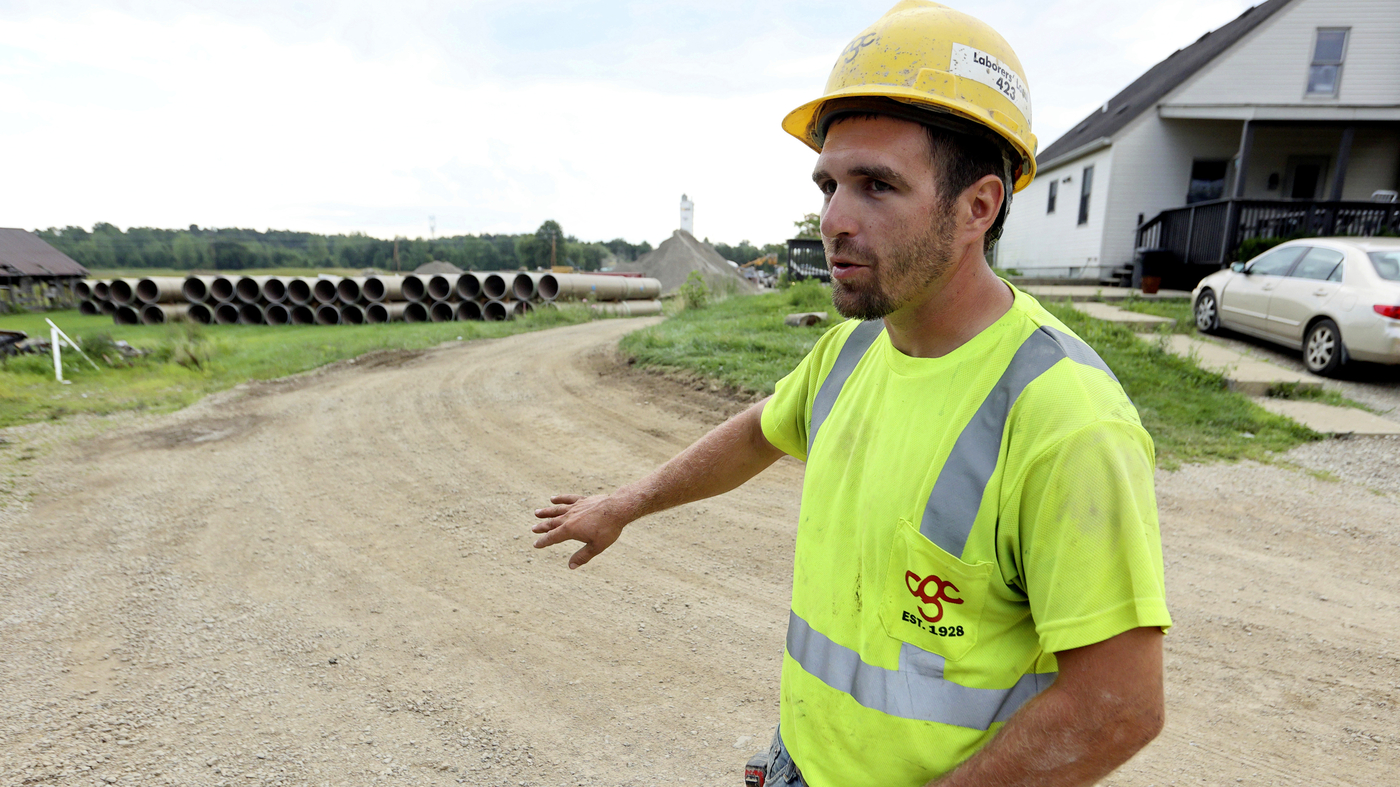 Ohio is looking for 7,000 construction workers for future Intel chip plant.  : NPR
